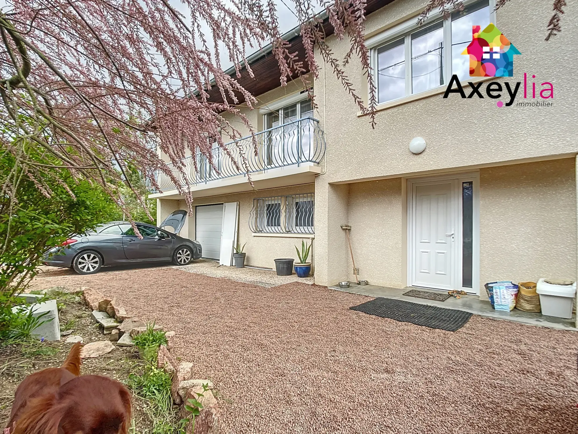 Maison rénovée de 4 chambres avec grand terrain au Coteau