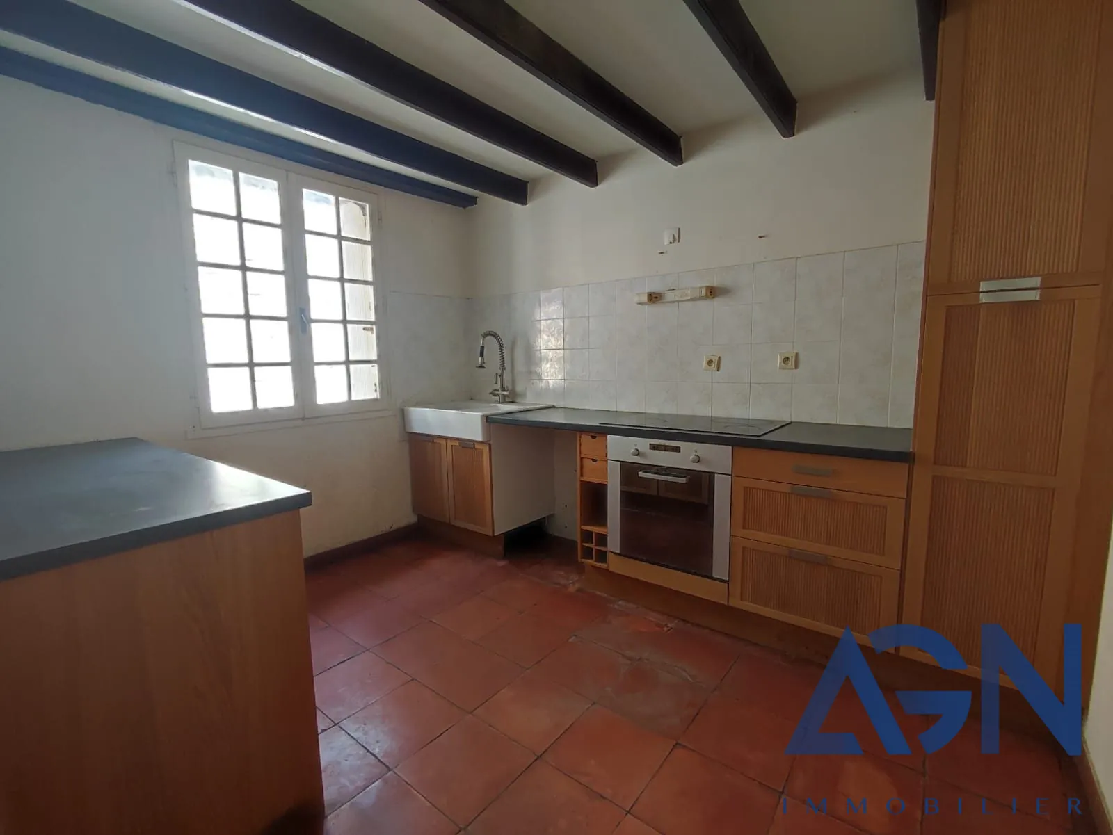 À vendre : appartement duplex 3 pièces de 91,41 m² à Agde, proche commodités 