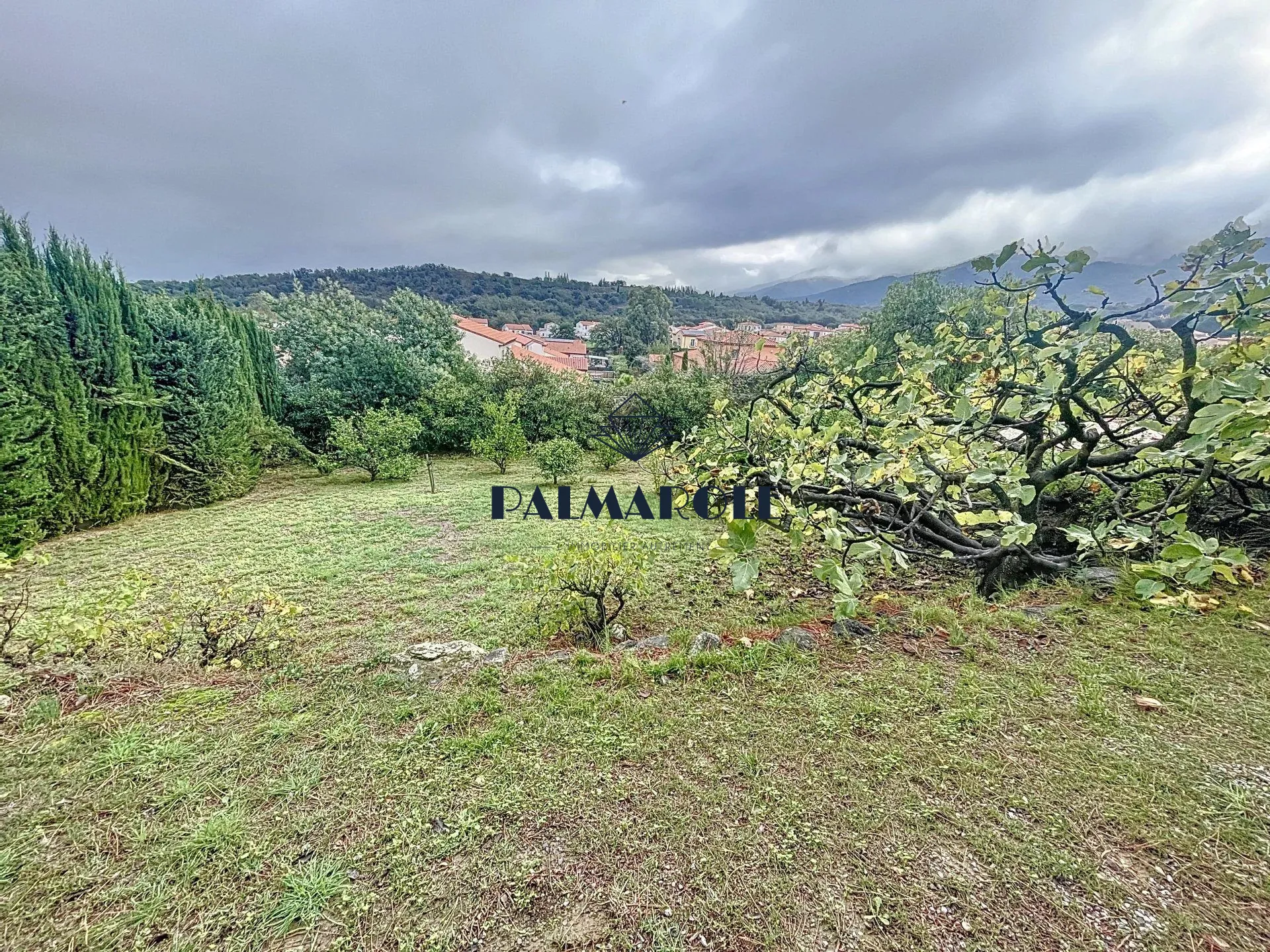 Terrain constructible de 400 m² avec vue mer à Montesquieu-des-Albères