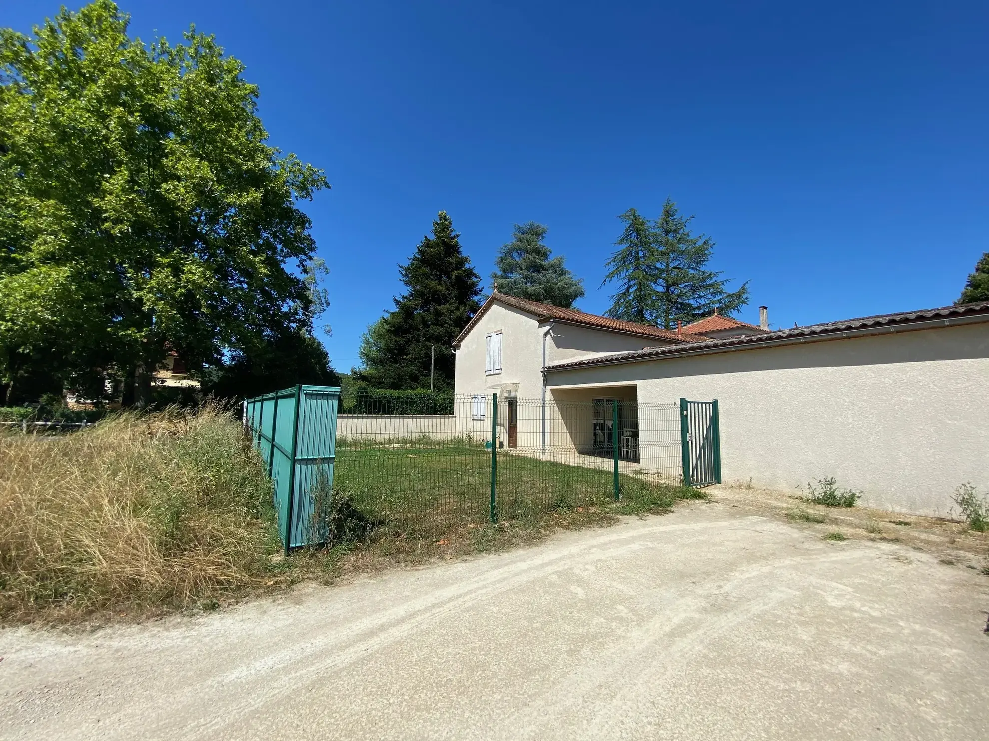 Maison à vendre de 139m² avec hangar et terrain à Lievin, idéale pour projet de rénovation