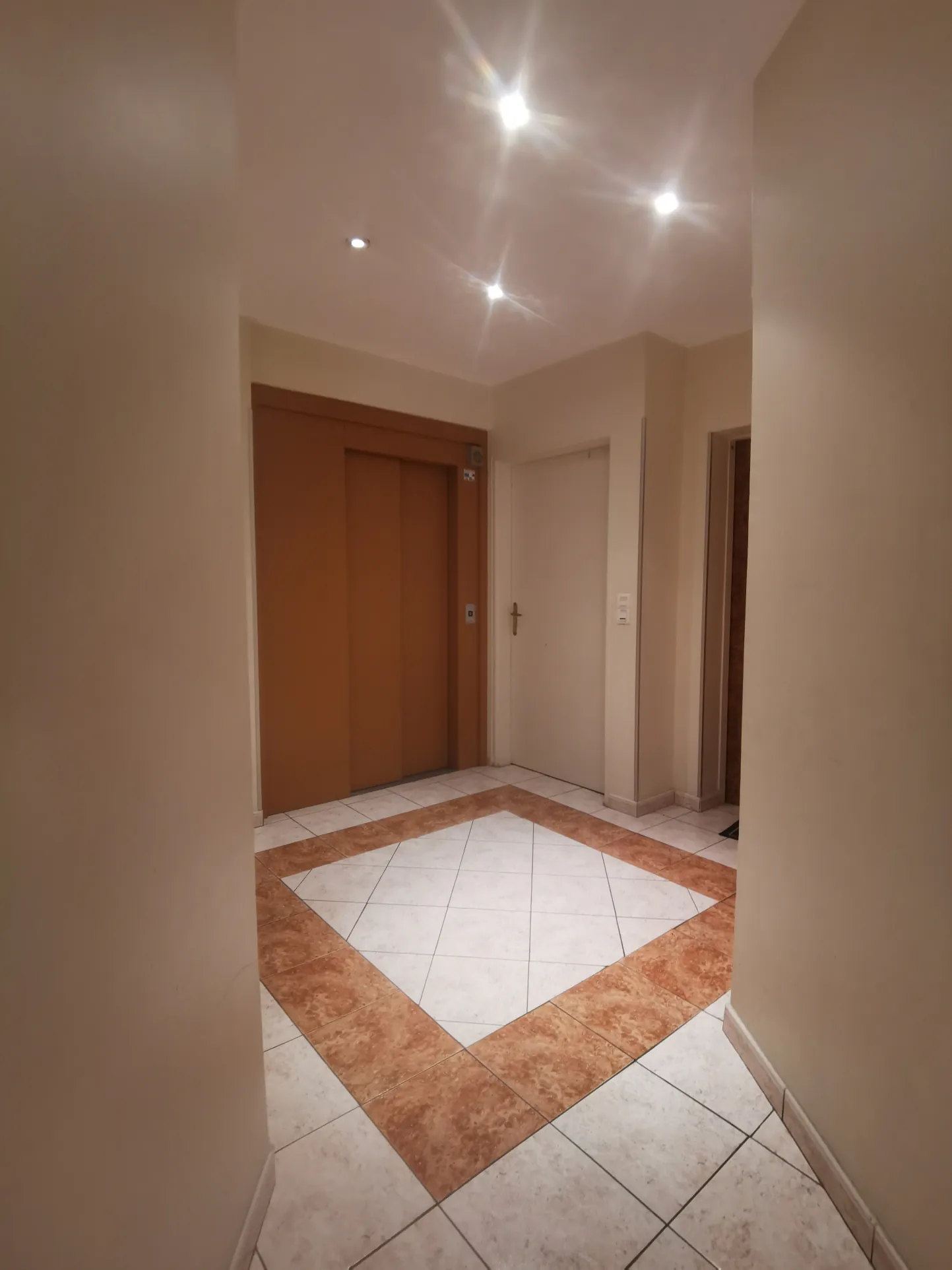 Appartement T2 avec loggia et ascenseur à Nîmes, proximité Coupole 