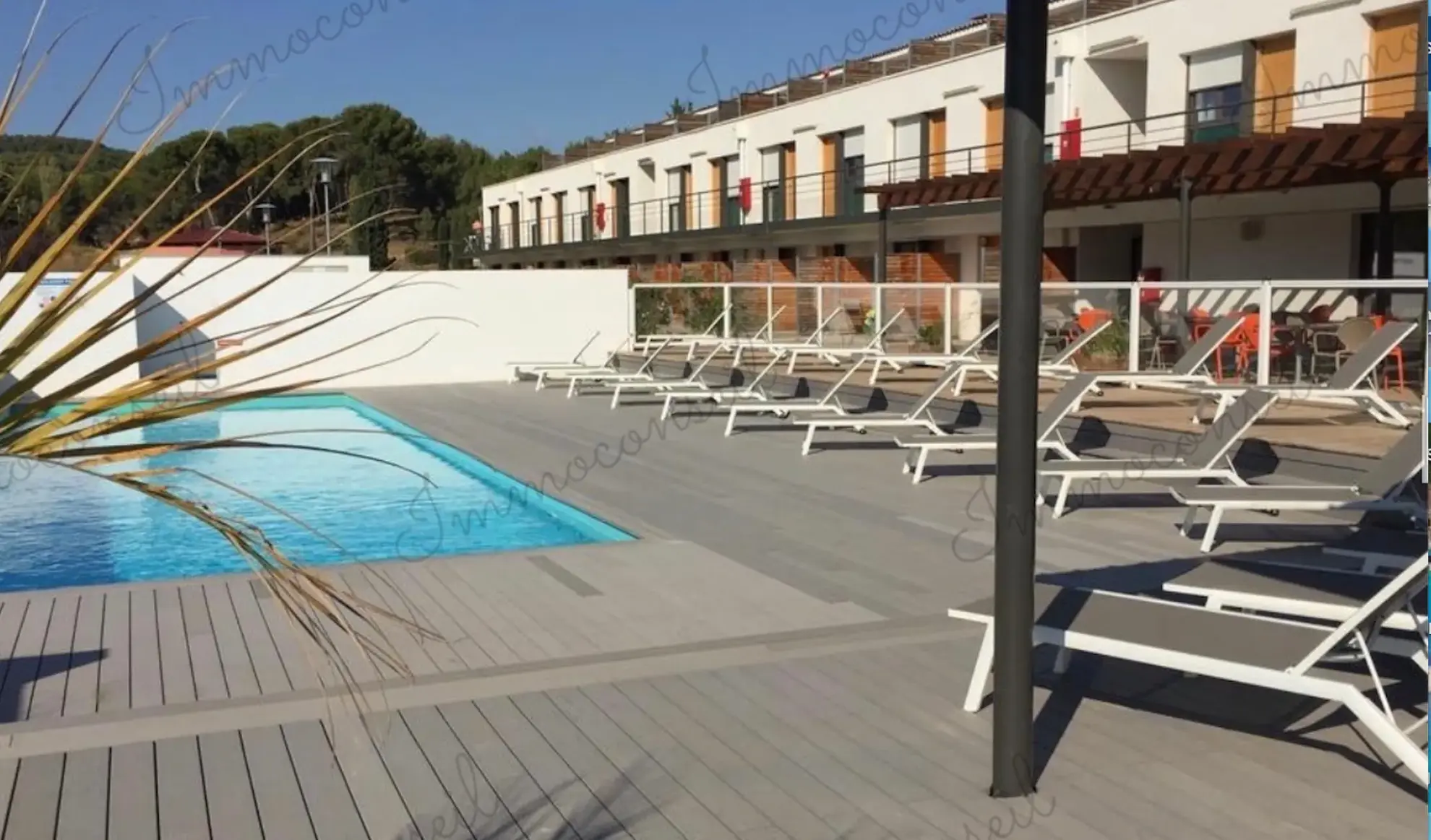 Appartement T1 avec terrasse et vue piscine à Éguilles, proche Aix-en-Provence