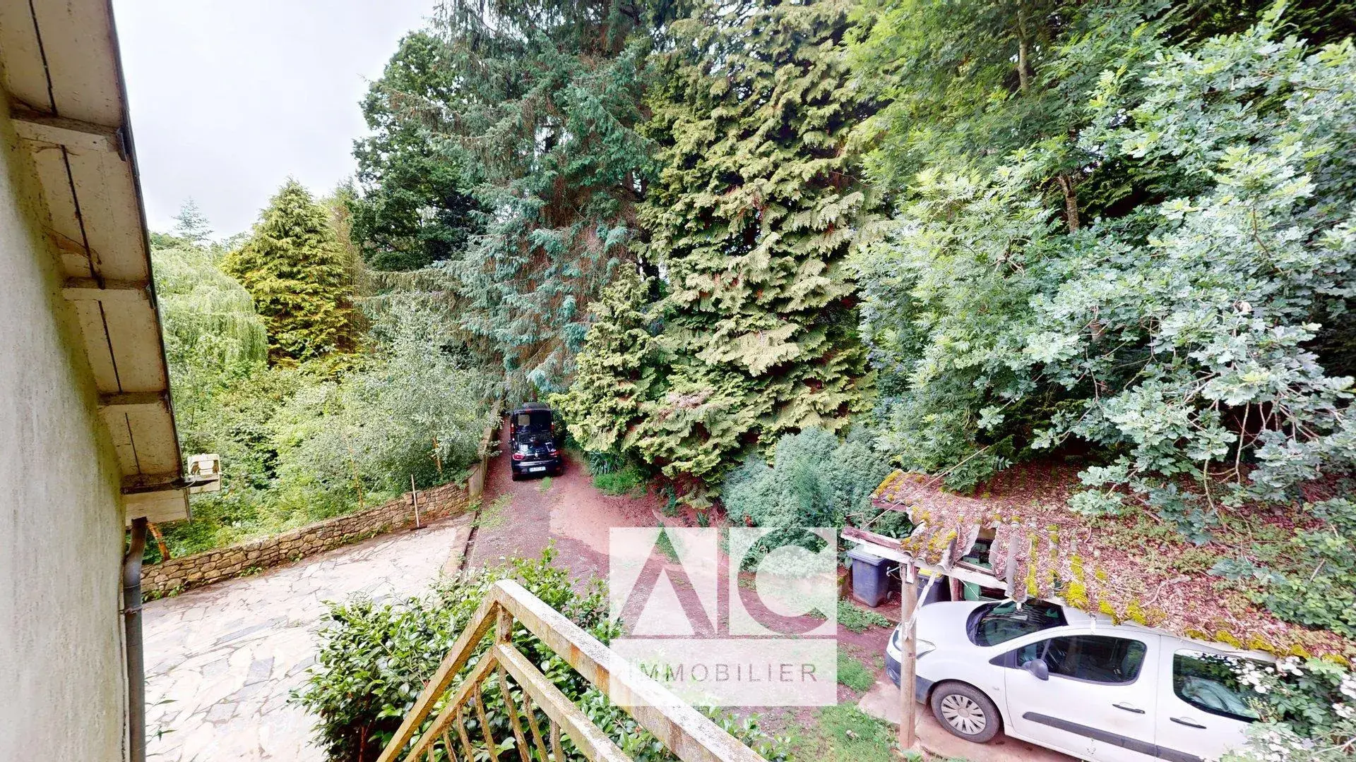 Ancien moulin à rénover de 151 m² avec grand terrain en Bretagne 