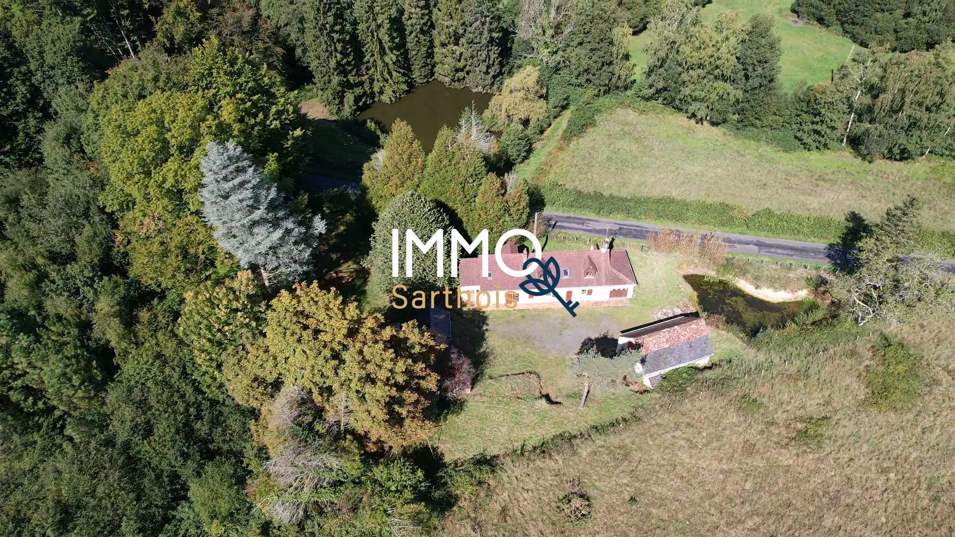 Fermette à vendre avec étang et dépendances à Marigné-Laillé