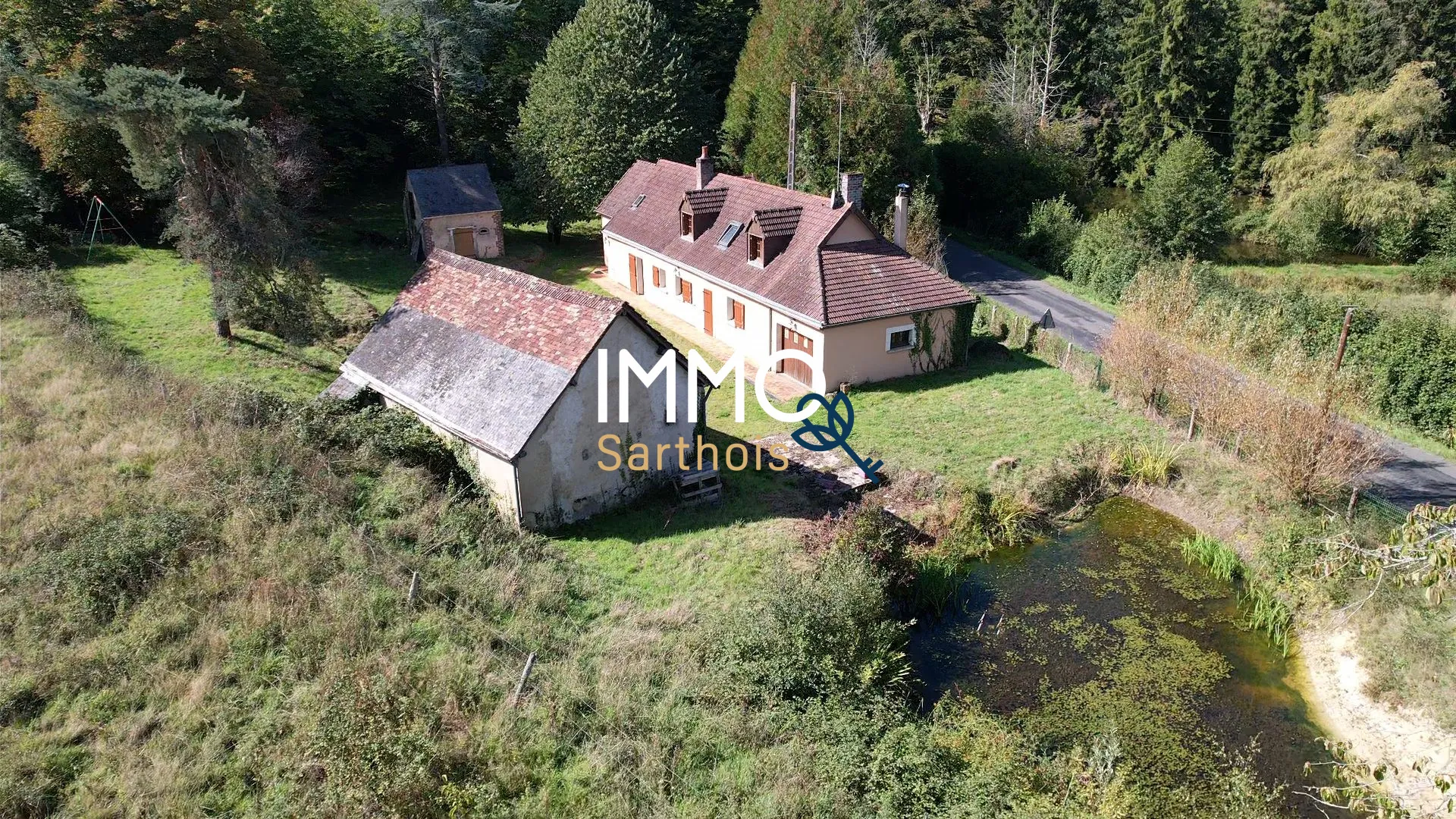 Fermette à vendre avec étang et dépendances à Marigné-Laillé 
