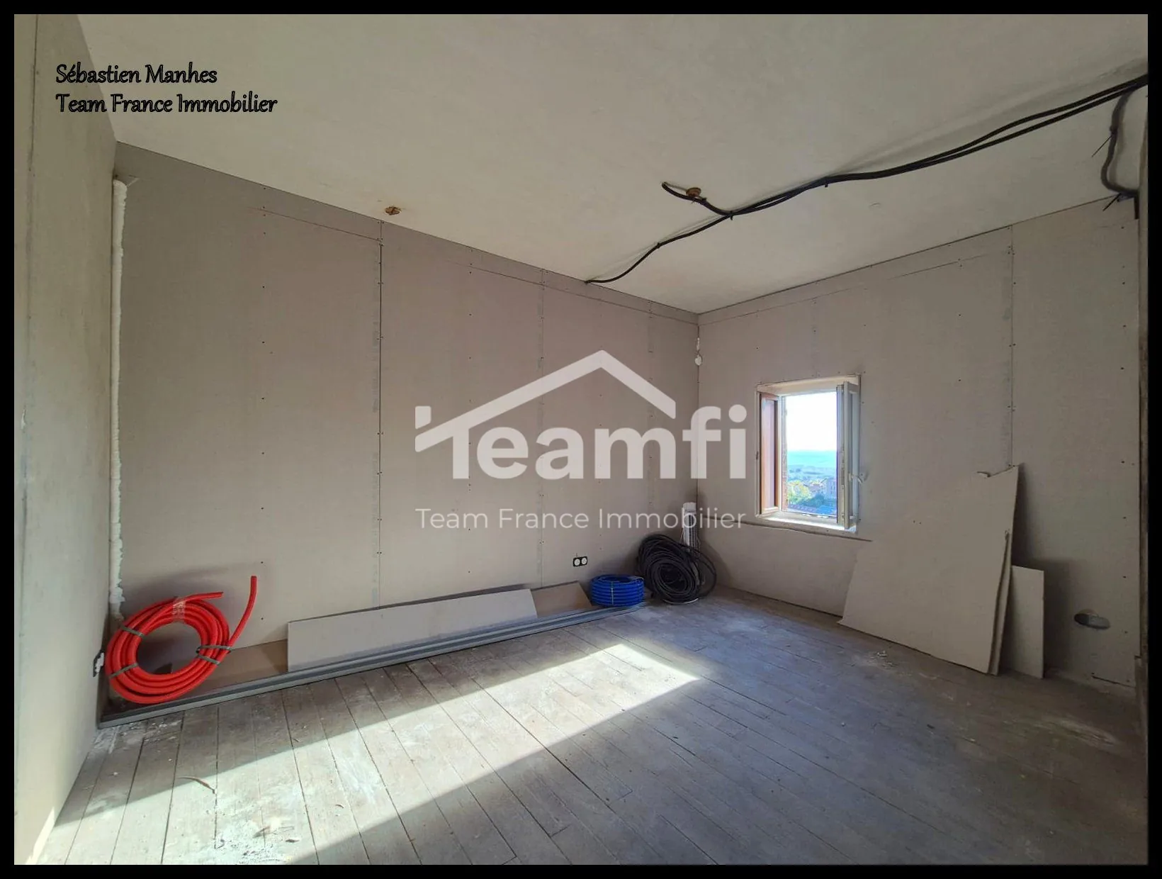 Maison à vendre à Thiers - Bourg à rénover, 80 m², potentiel locatif 10% 