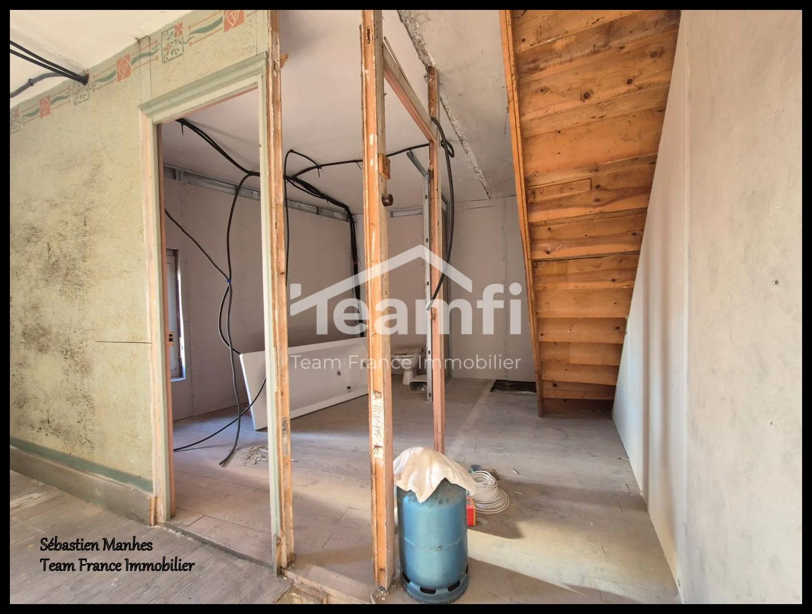 Maison à vendre à Thiers - Bourg à rénover, 80 m², potentiel locatif 10% 