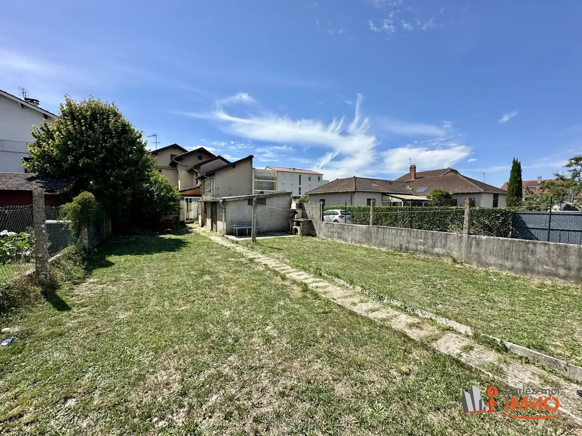 Maison à vendre à Ambérieu-en-Bugey avec grand terrain et garage 