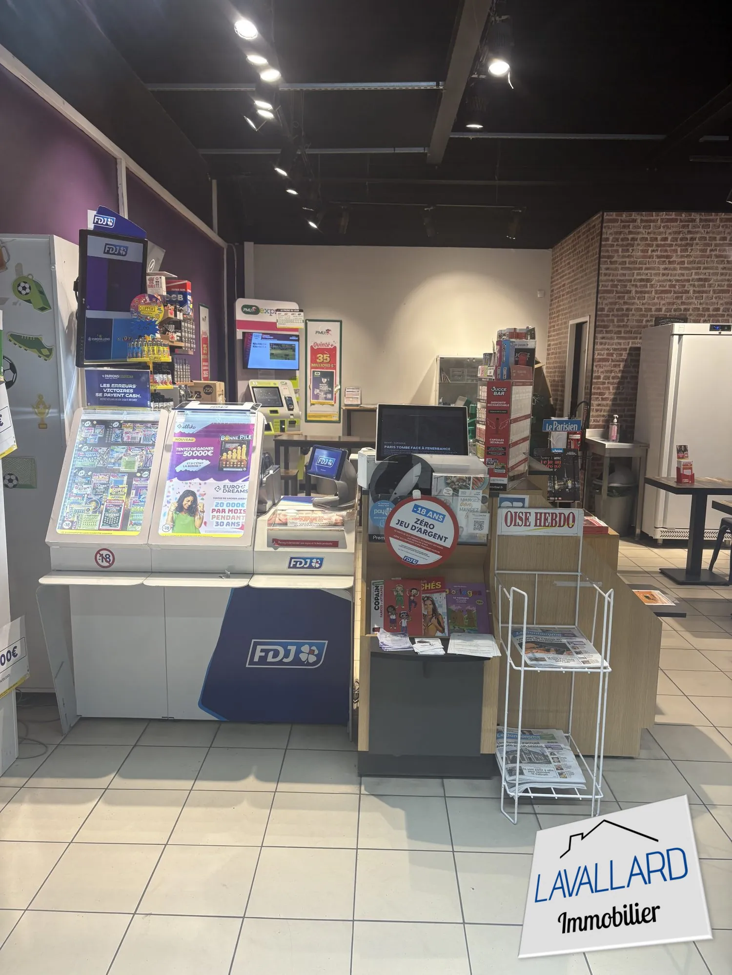 Fonds de commerce polyvalent à vendre au centre commercial de Breteuil