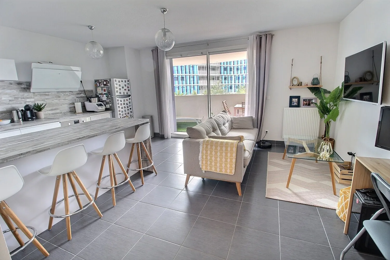 Appartement 3 pièces traversant avec terrasse à Montpellier Port Marianne