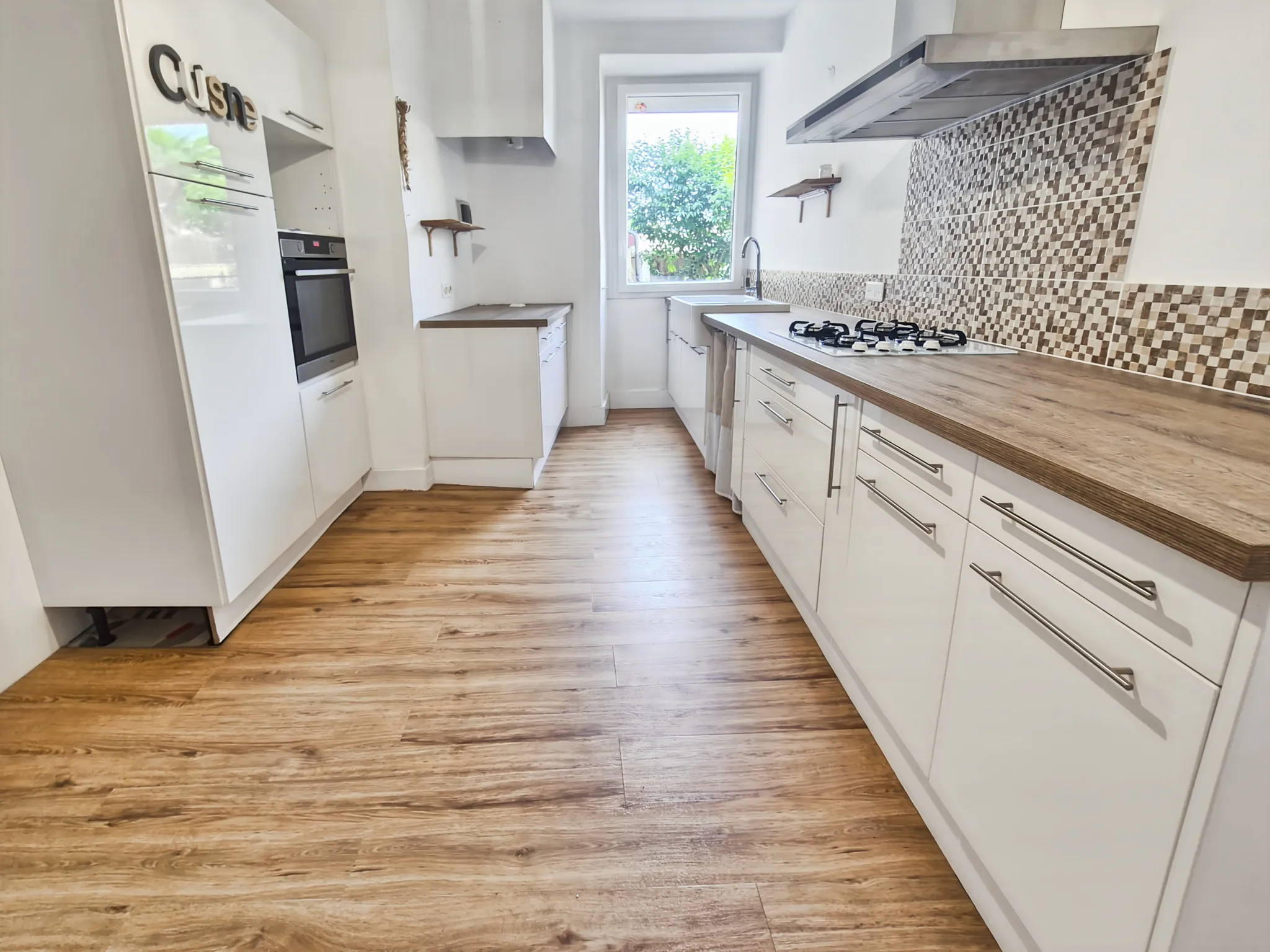 À vendre maison T5 rénovée de 172 m² avec terrasse et garages à Mirande 