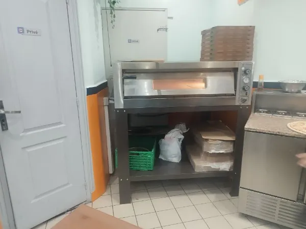 Restaurant Kebab Tout Équipé avec Grande Cuisine à Paris 17ème - 130 m² 