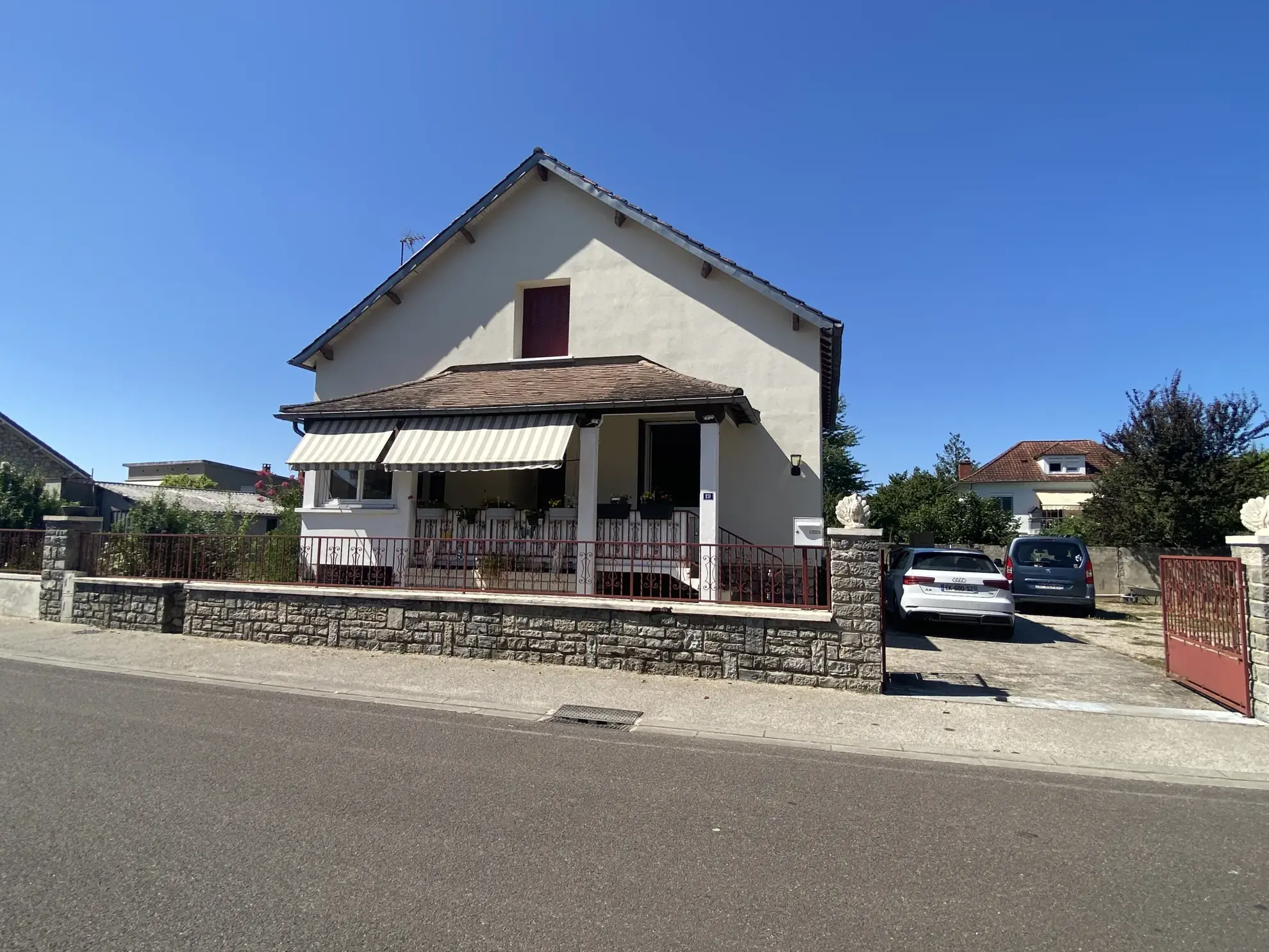 Maison de ville rénovée avec jardin, garage et dépendance à Biars-sur-Cère