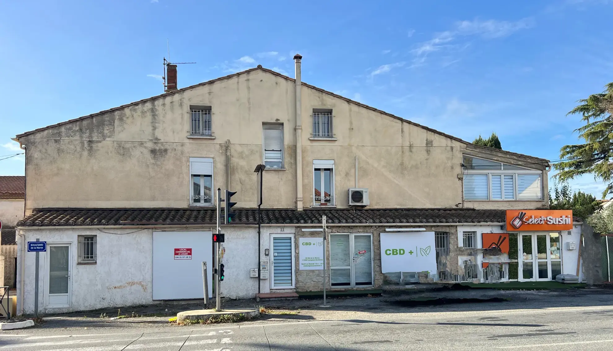 Immeuble à Lézignan-Corbières avec locaux commerciaux et maison d'habitation