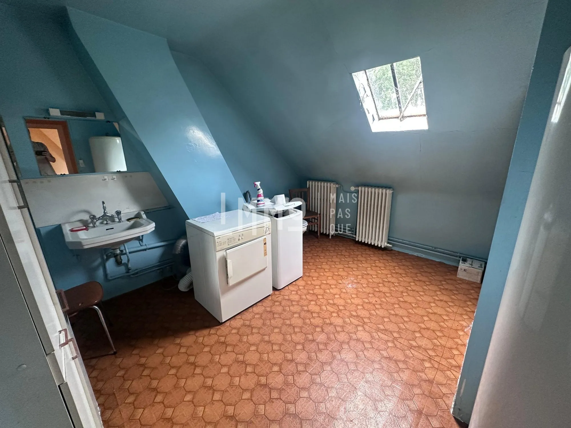 Charmante maison en pierre de tuffeau avec 4 chambres à La Chartre-sur-le-Loir 