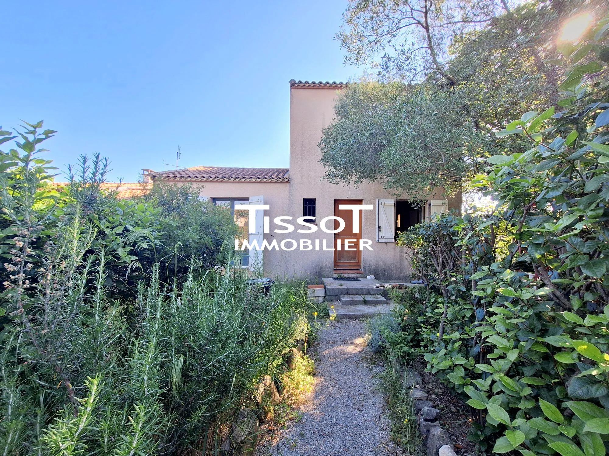 Maison individuelle à vendre à Nîmes - 90 m² avec potentiel de rénovation