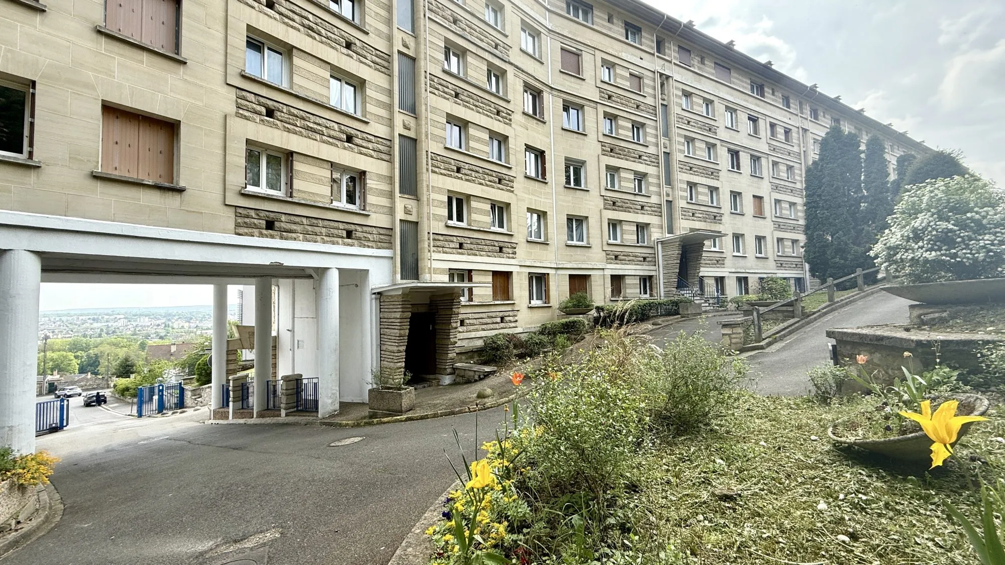 Appartement à vendre à Meulan-en-Yvelines avec vue imprenable et environnement calme 
