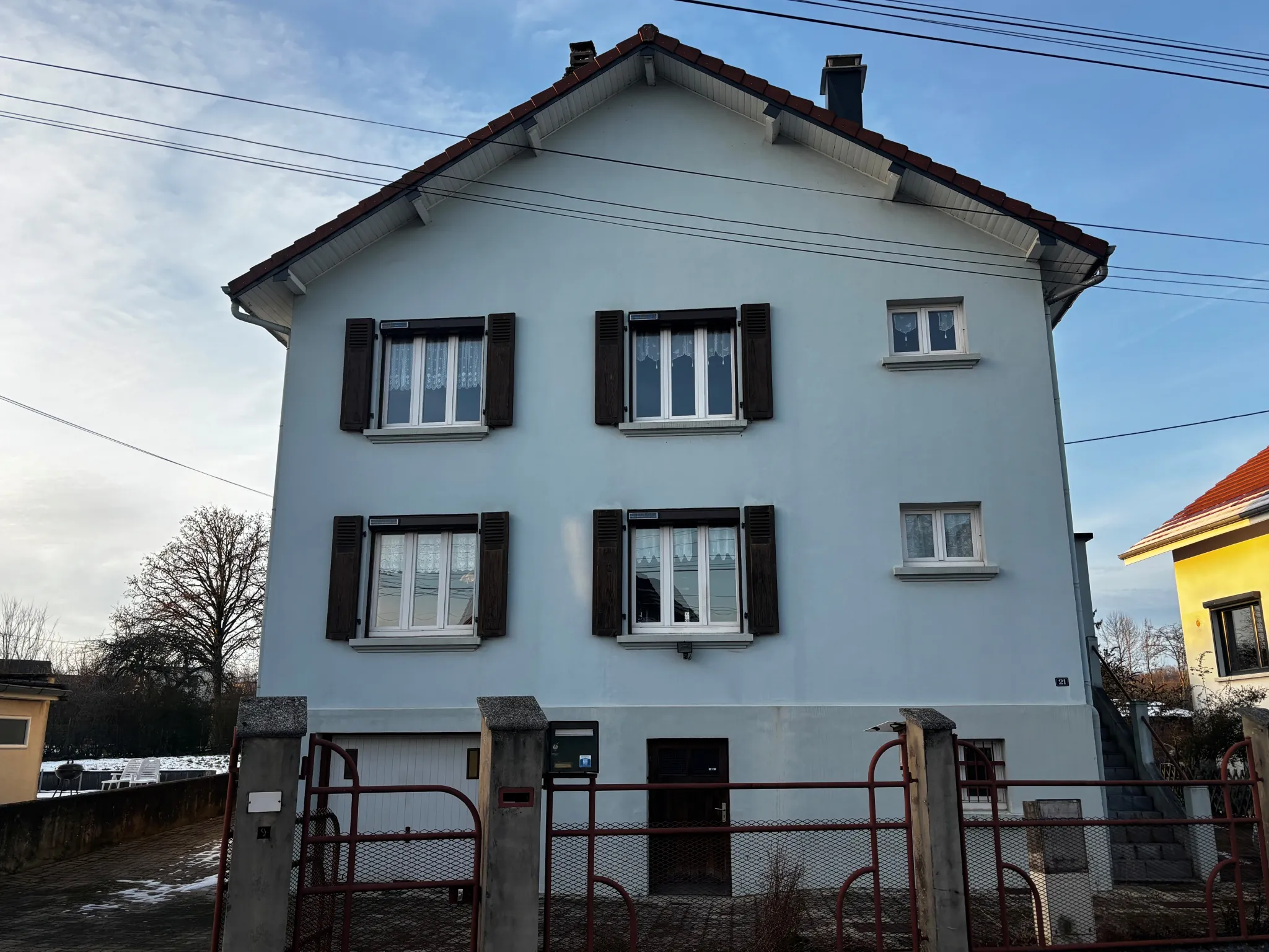 Maison familiale de 1950 à Vieux Charmont avec 143 m² et grand terrain clos