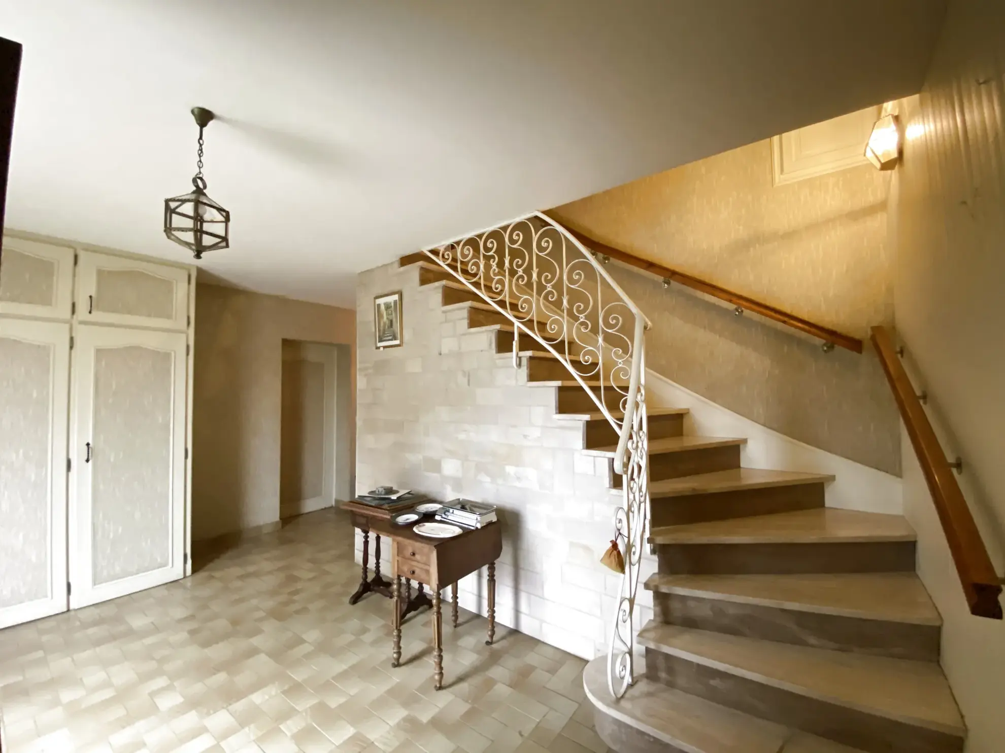 Maison familiale à vendre à Bretenoux dans un quartier calme avec jardin et vue sur le château 