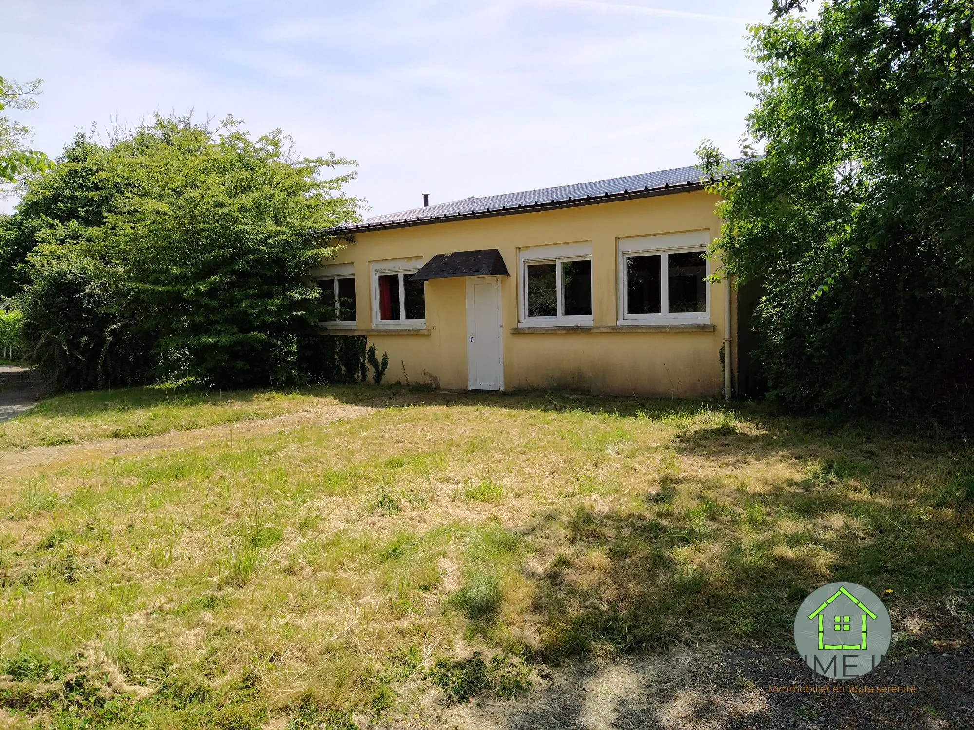 Maisonette mitoyenne à Fouesnant avec jardin et rendement locatif de 8 % 