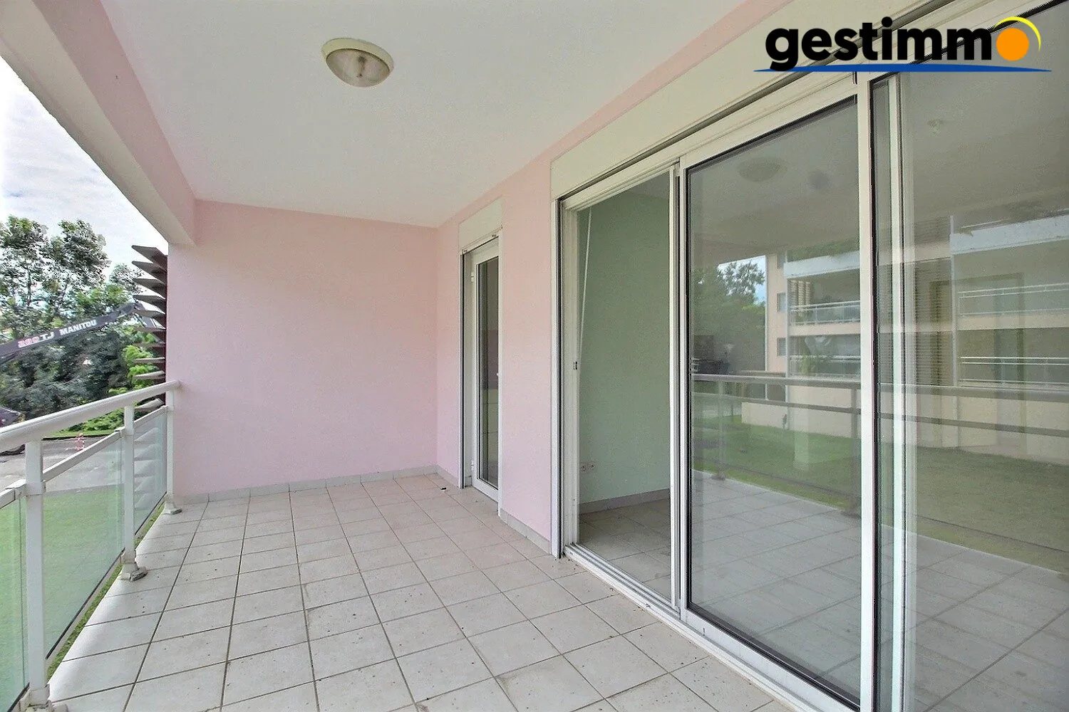 Spacieux appartement T3 à Cayenne avec terrasse et stationnement privé