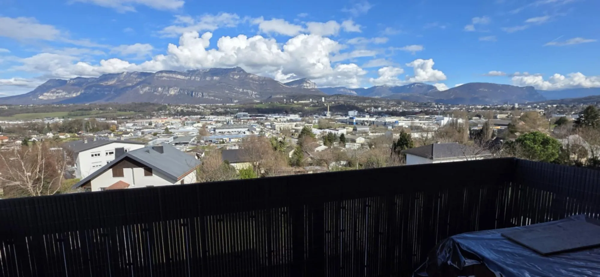 Appartement T2 avec terrasse, jardin privé et garage à La Motte-Servolex