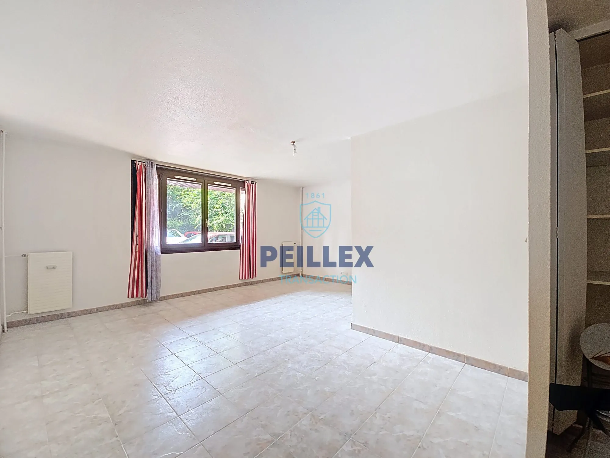 Appartement T4 à rénover de 78 m² à Thonon-Les-Bains - Opportunité d'investissement ou d'habitation 