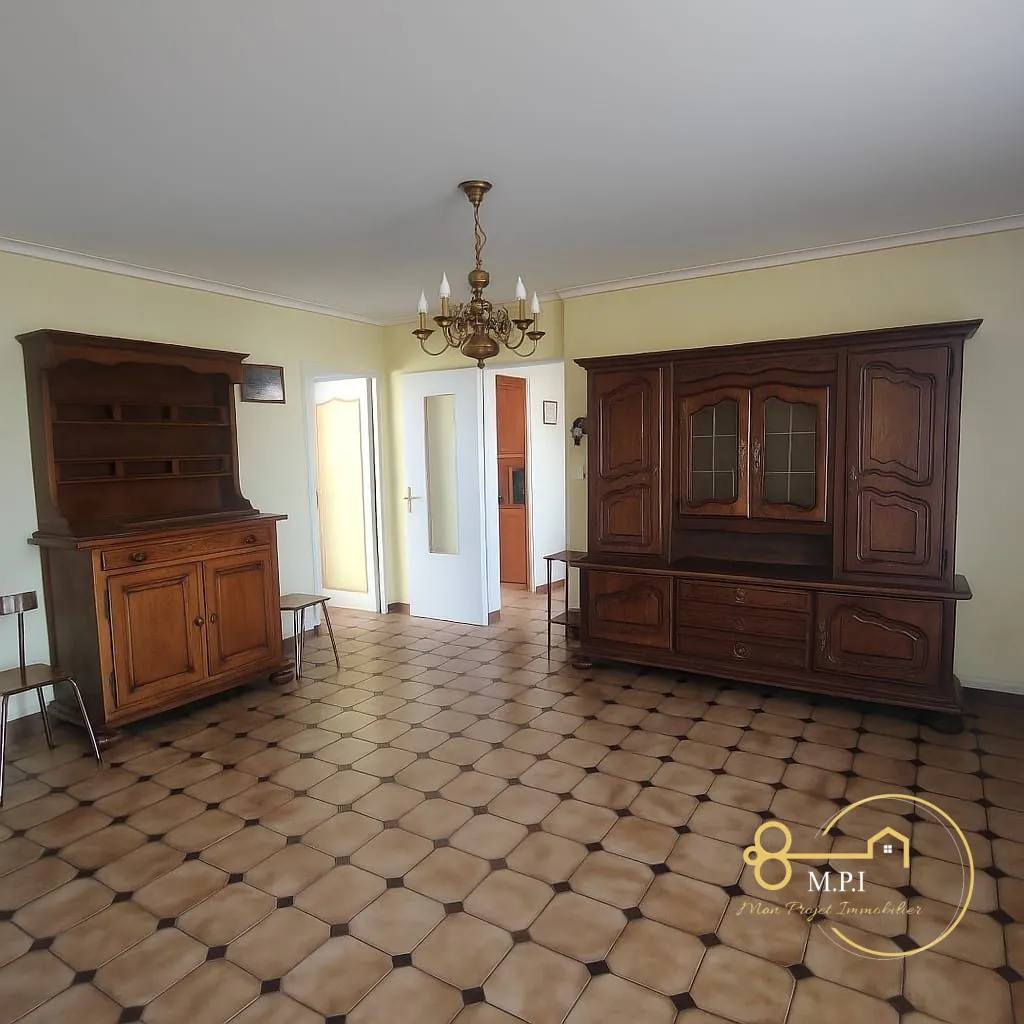 Maison 3 chambres de plain-pied à vendre à Arçonnay 