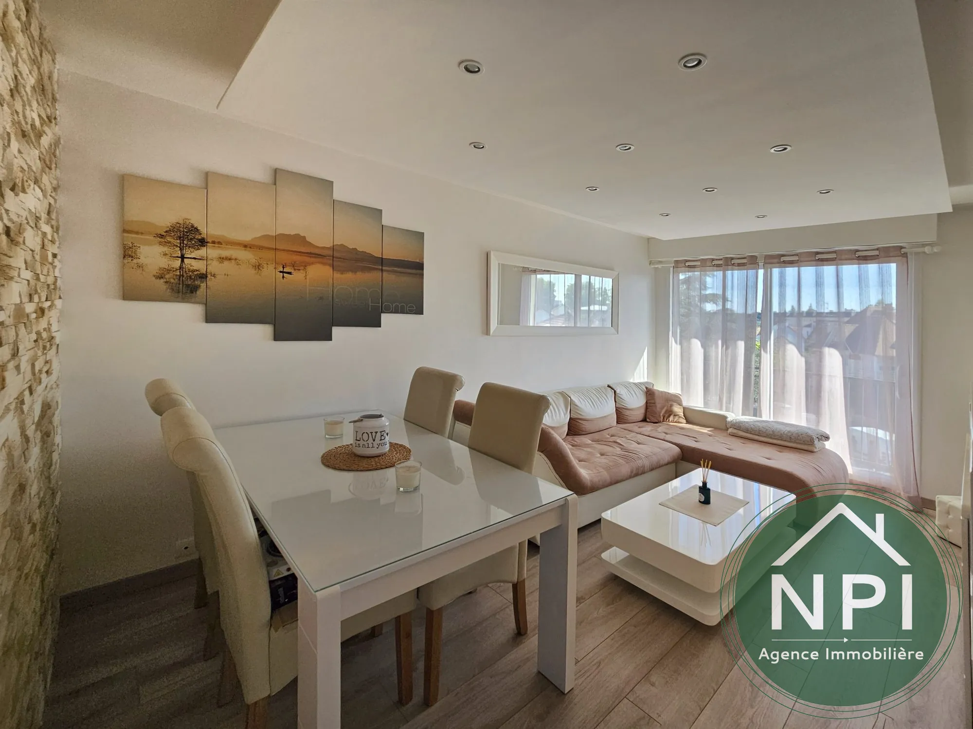 Appartement 2 pièces à La Rochette proche de la gare avec balcon et parking