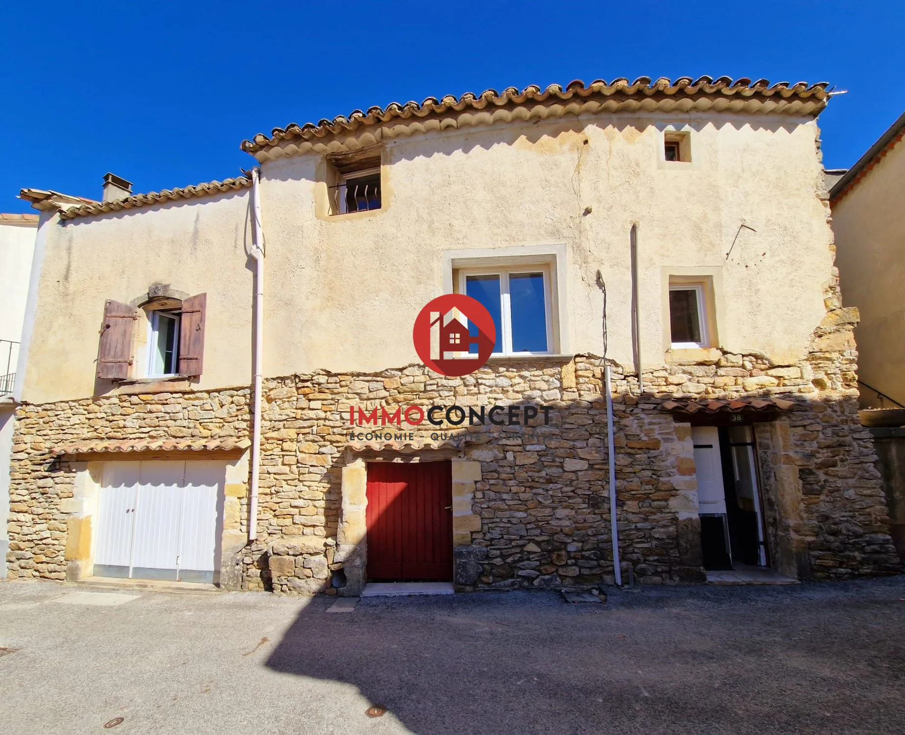 Charmante maison de village avec terrasse et garage à Saint-Marcel-de-Careiret