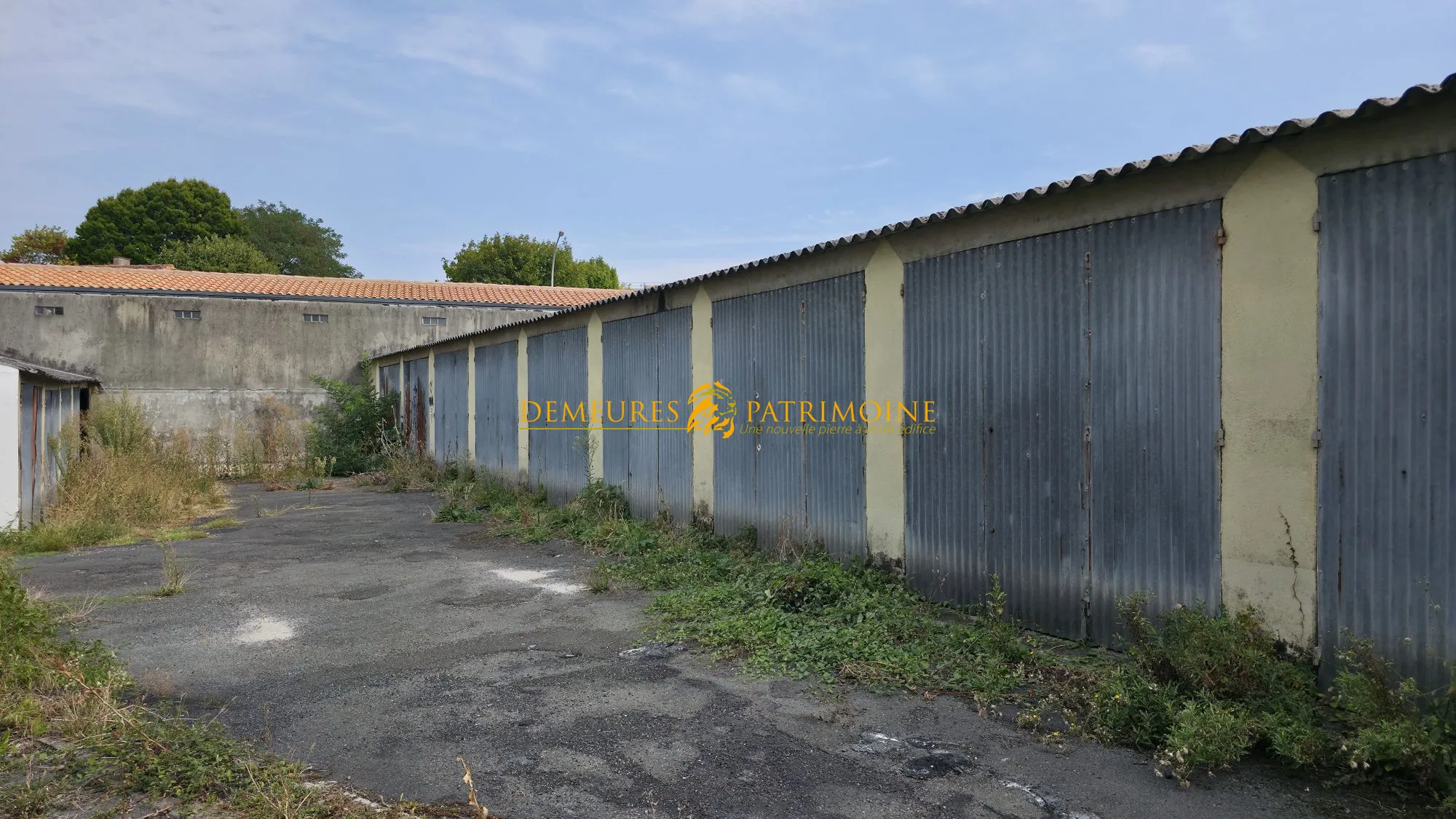 Ensemble de 14 garages sécurisés à Soyaux près de Victor Hugo