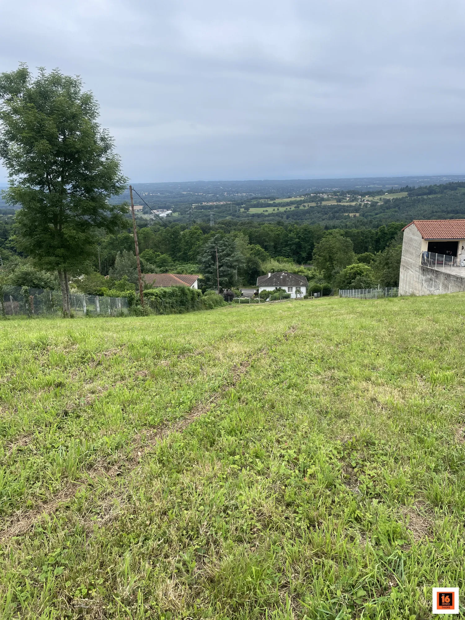 Terrain constructible avec vue sur le Puy de Dôme à Thiers
