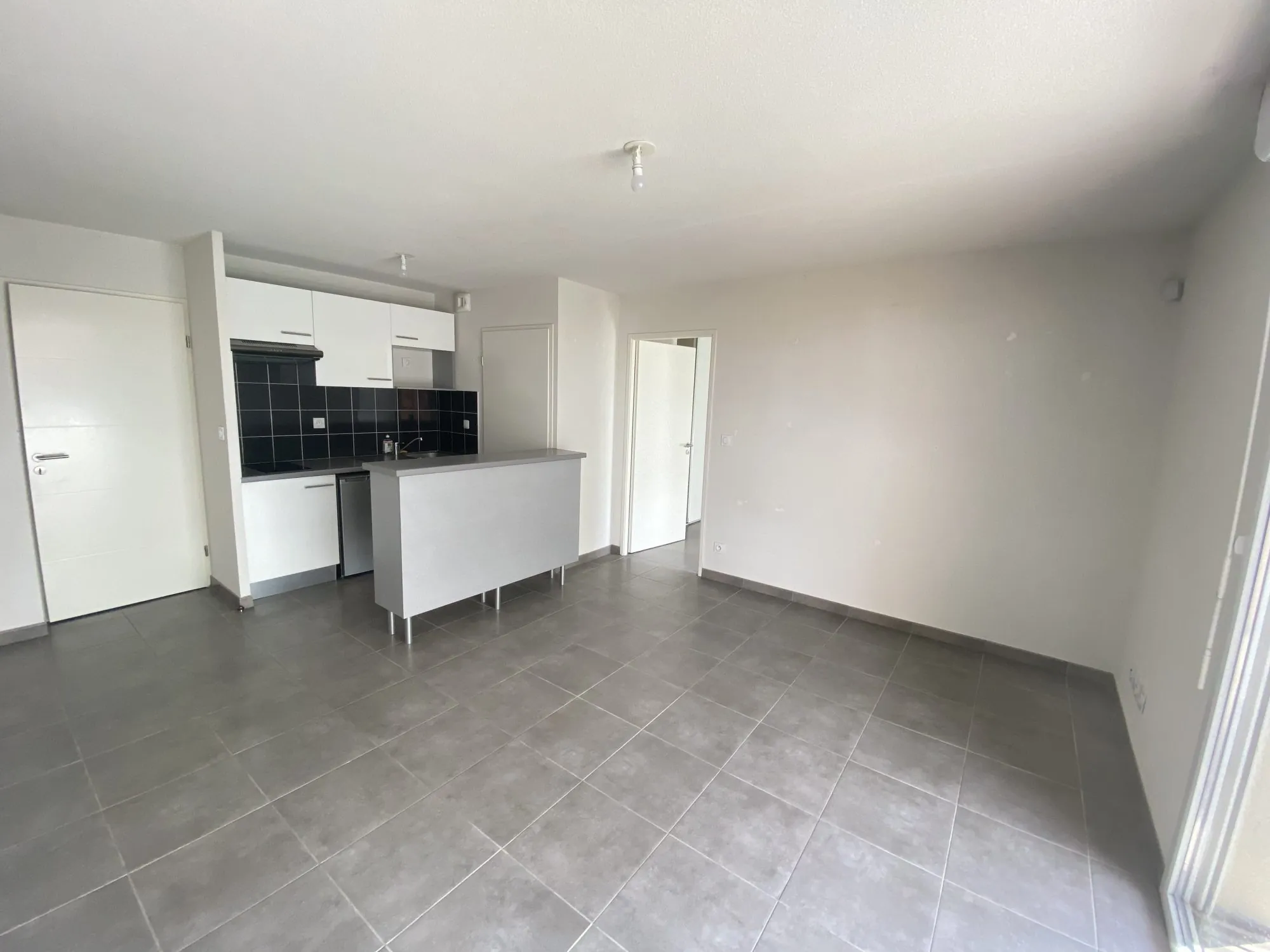 À vendre T2 lumineux à Tournefeuille avec parking et balcon - Excellentes prestations 