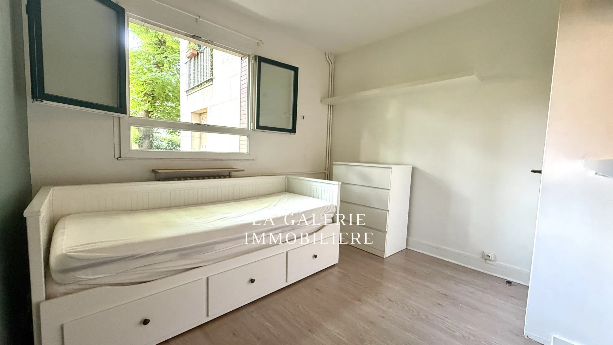 Studio de 13,80 m² à Vendre à Garches, Idéal Investisseur ou Premier Achat 