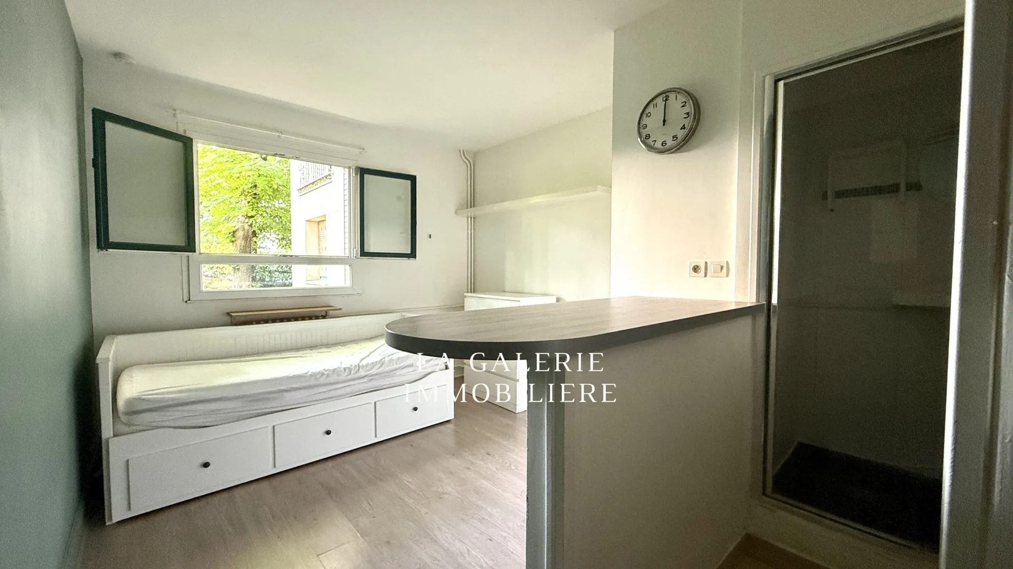 Studio de 13,80 m² à Vendre à Garches, Idéal Investisseur ou Premier Achat 
