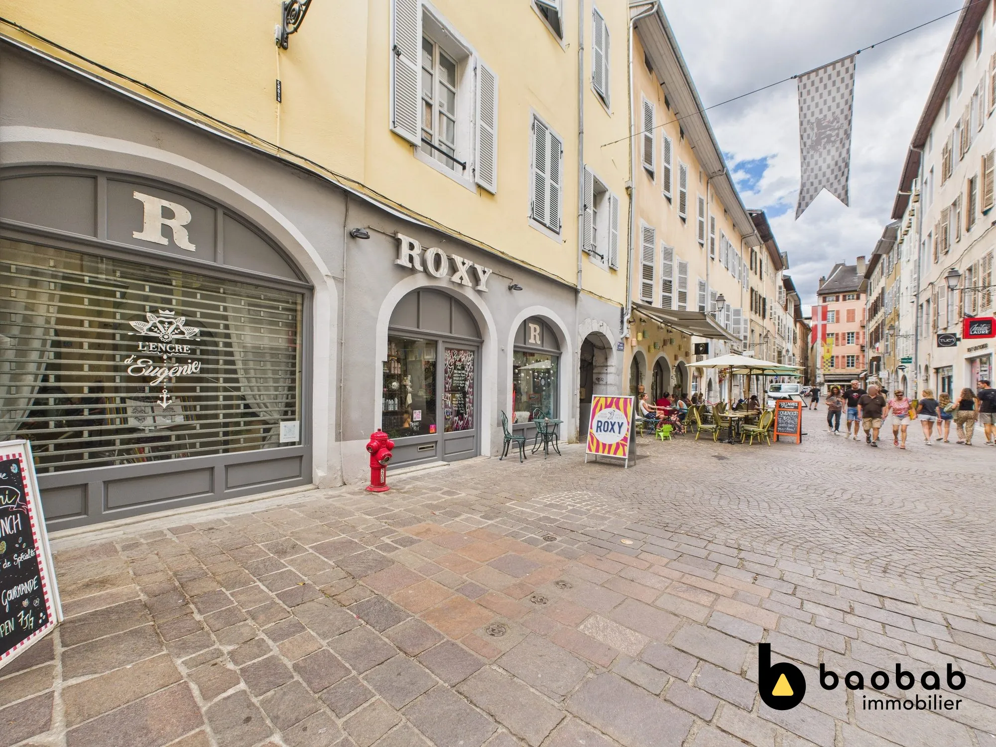 Fonds de commerce de salon de coiffure à vendre à Chambéry, emplacement stratégique