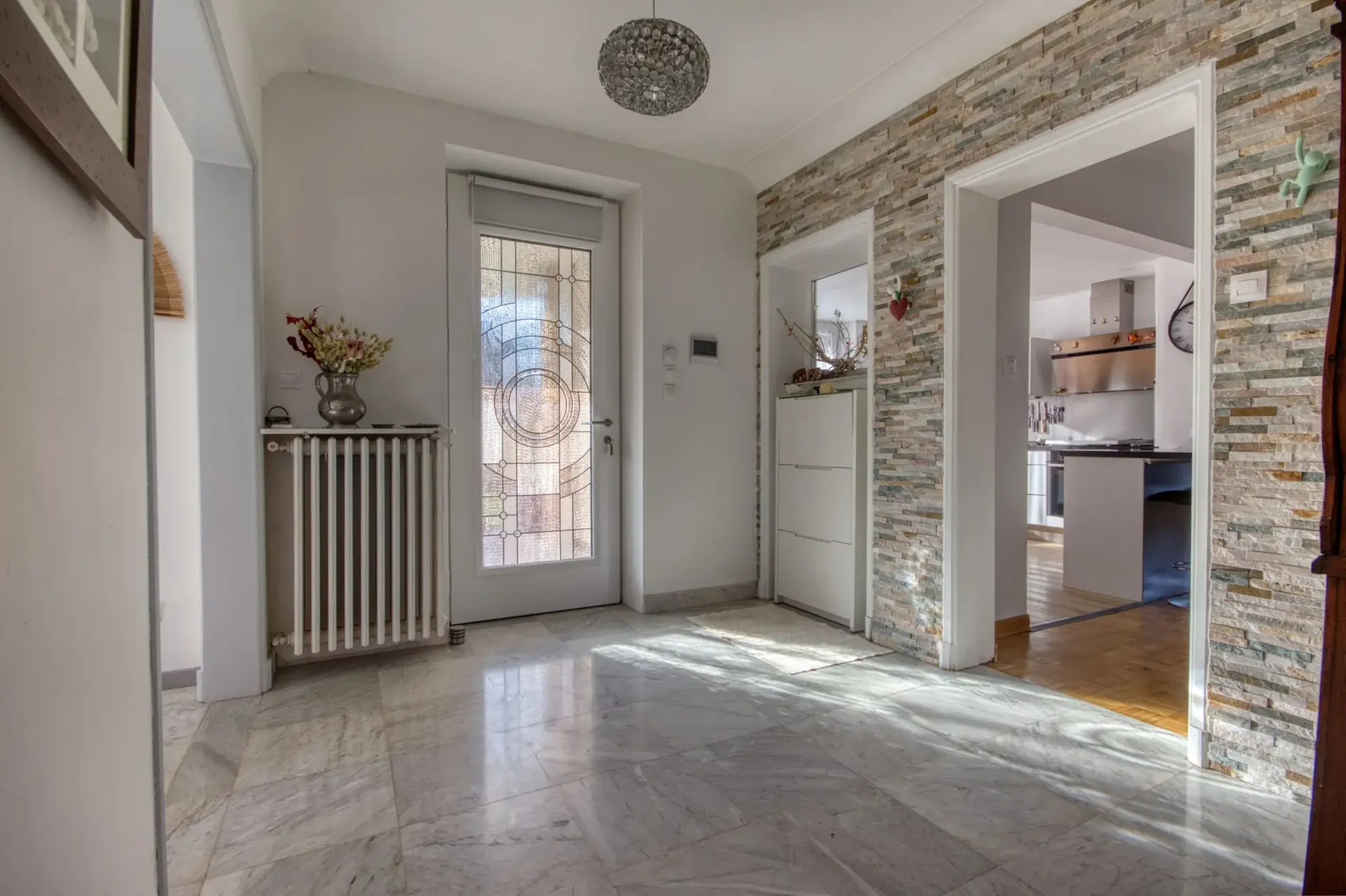 Maison rénovée avec grand sous-sol à Tanus, proche Albi et Rodez, 4 chambres