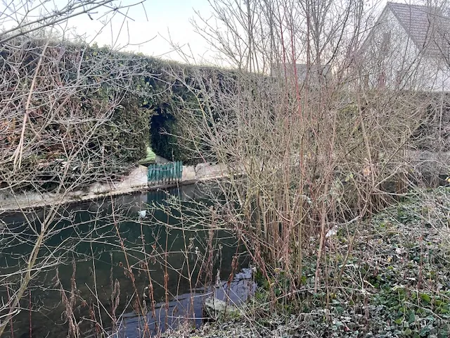 Terrain constructible de 448 m² à Étampes en vente avec vue sur la rivière