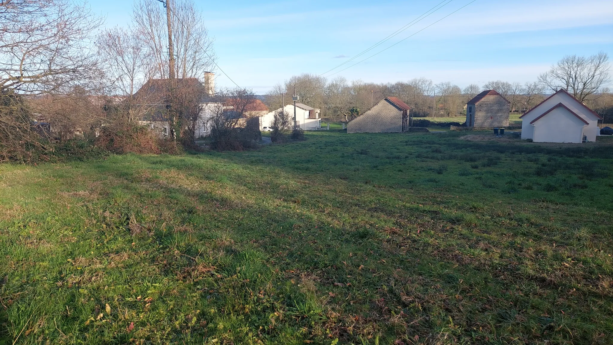 Terrain à bâtir de 1510 m² à Viellenave d'Arthez avec options agricoles