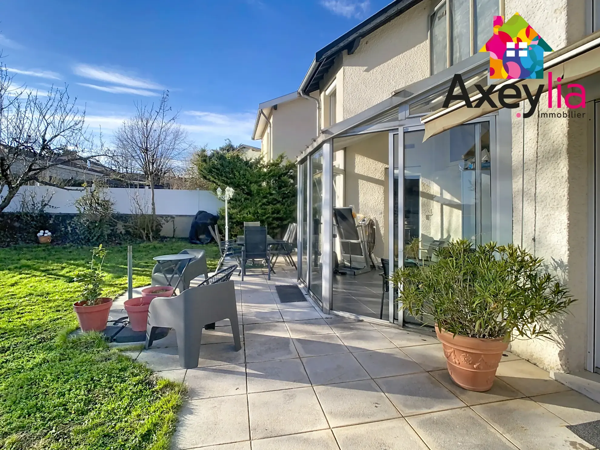Maison familiale avec piscine à Villerest - 118 m², 3 chambres, garage et jardin 