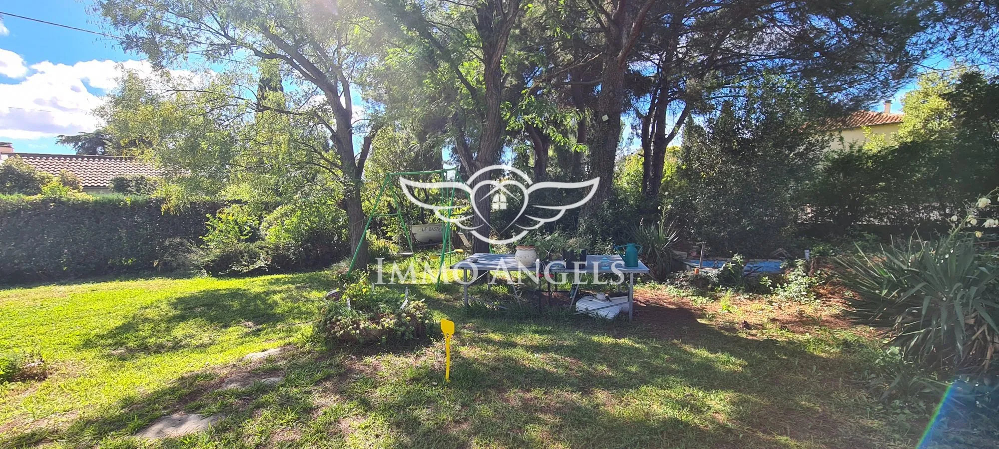 Terrain constructible de 478 m² à Bernis, proche Nîmes et Montpellier, viabilisé