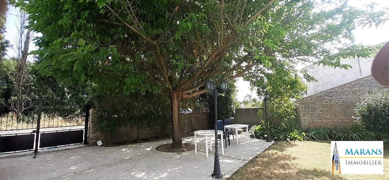 Longère de 165 m² avec 4 chambres, jardin et terrasse, proche La Rochelle 
