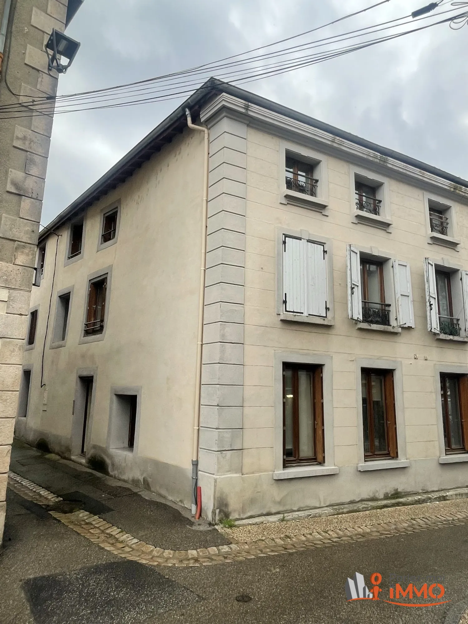 Appartement T3 rénové à Sury-le-Comtal – Investissement locatif rentable