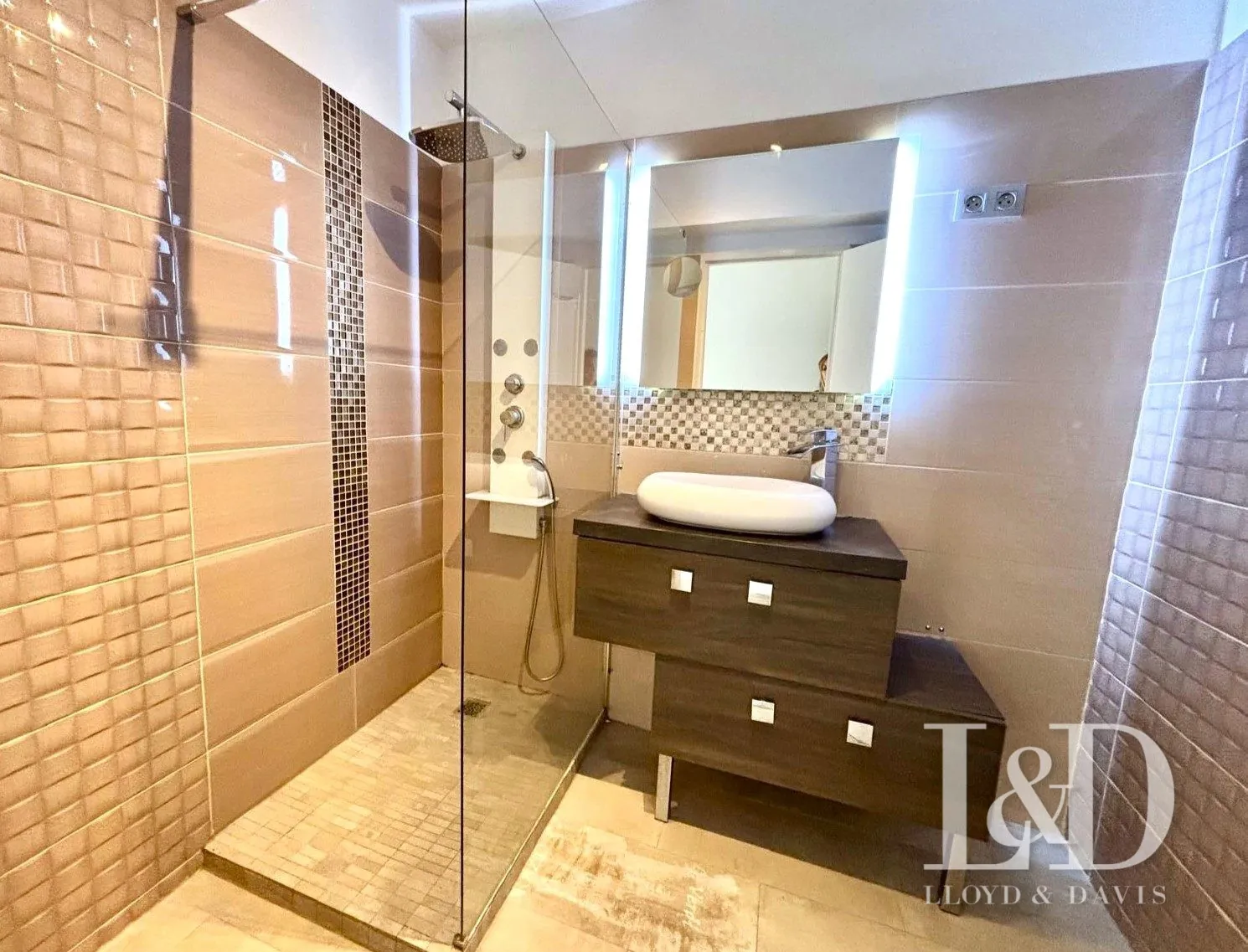 Appartement 2 pièces de 45 m² avec terrasse, cave et parking à Mandelieu-la-Napoule 
