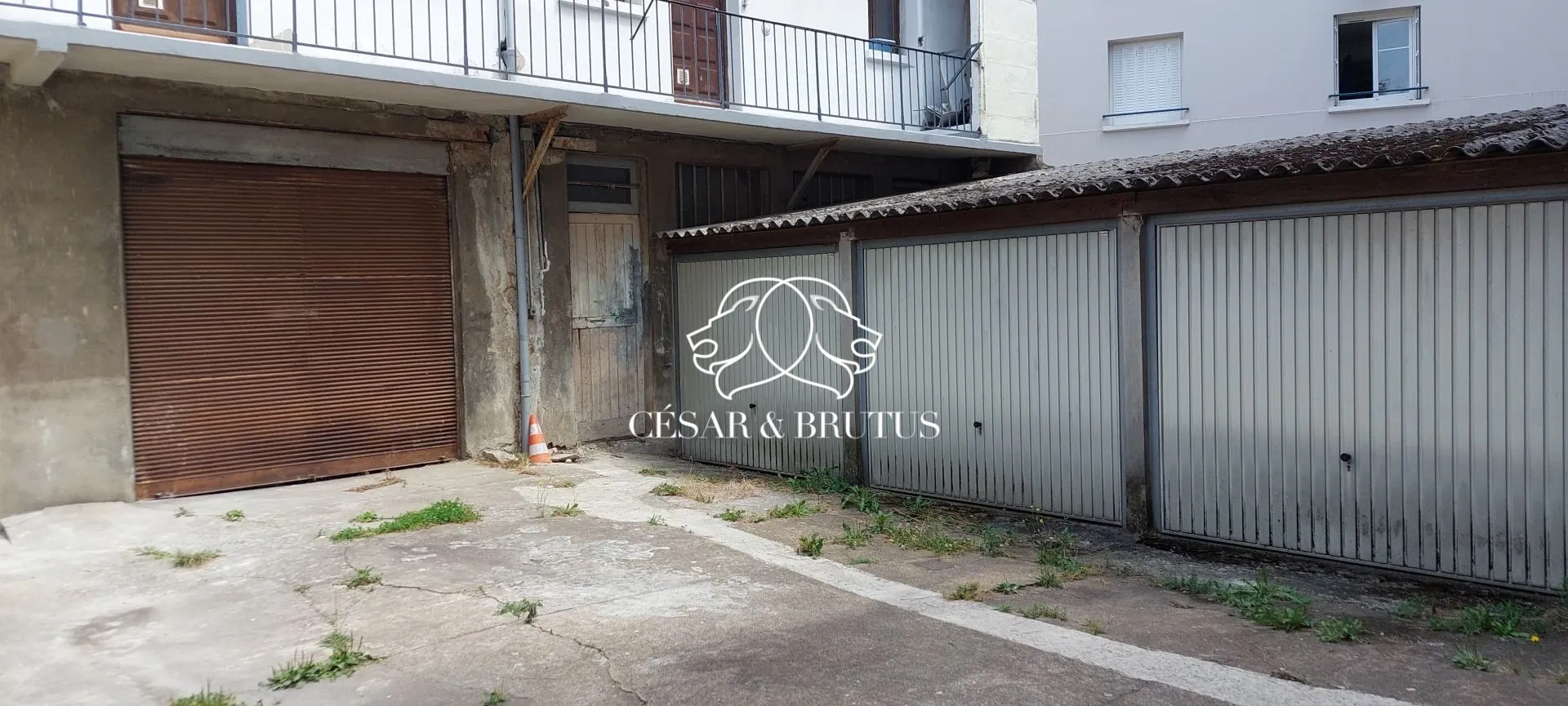 Local à rénover de 50 m² avec garages à Villeurbanne - Opportunité