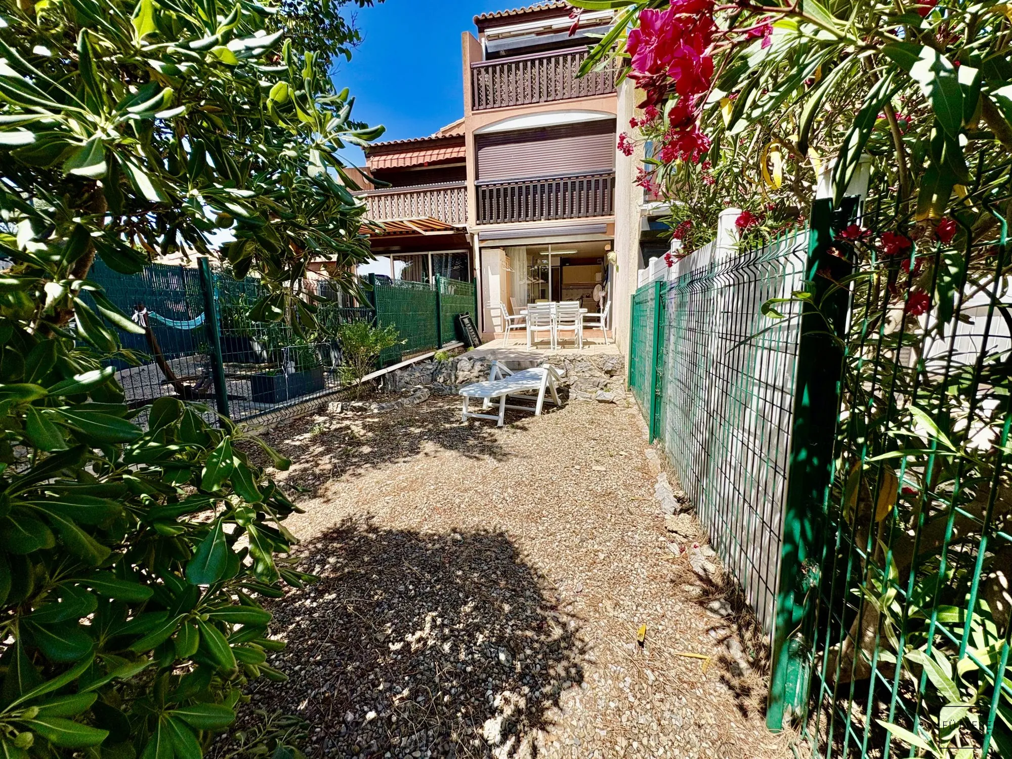 Appartement 2 pièces cabine avec terrasse et parking à Saint-Pierre-la-Mer