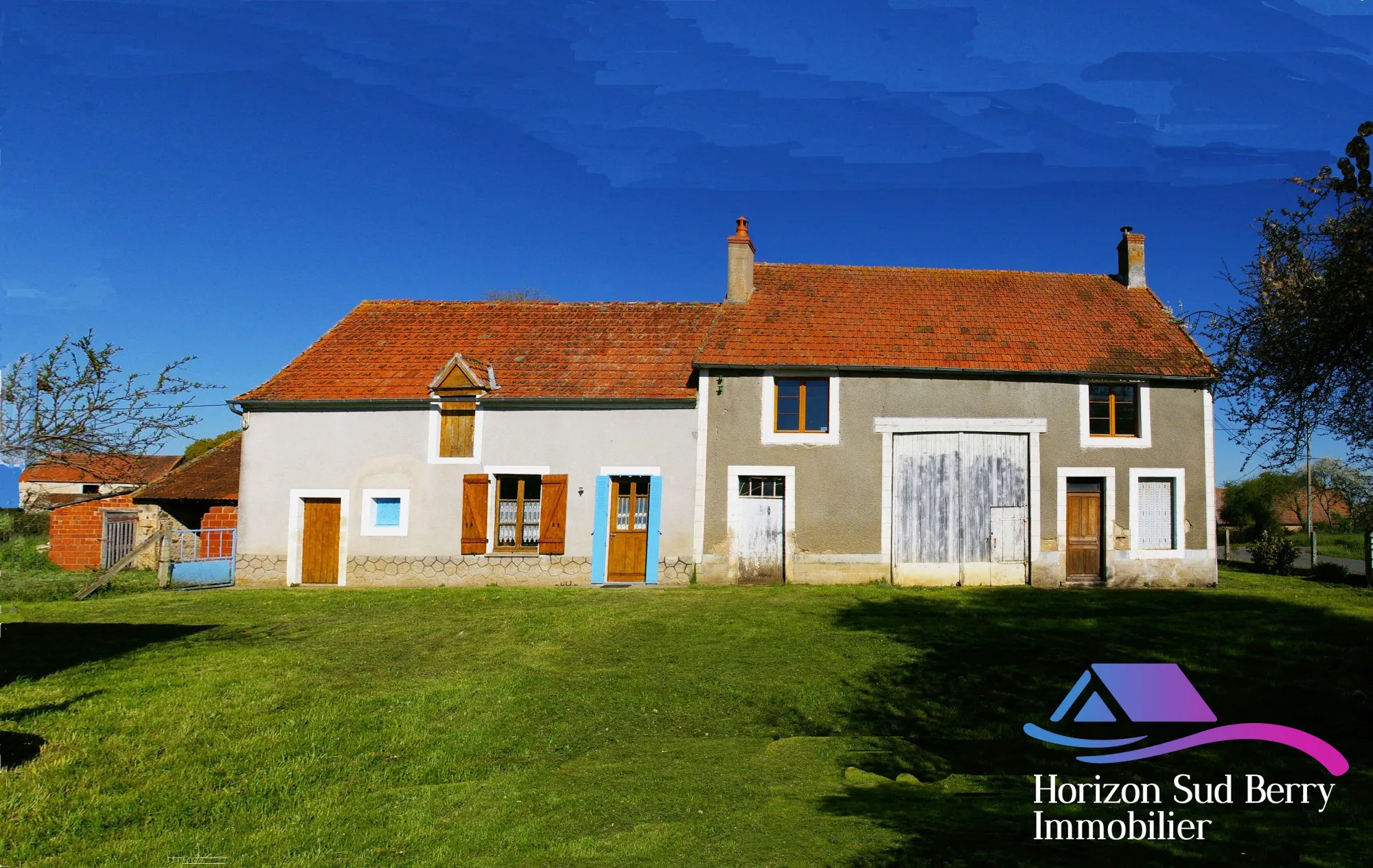 FACADE AVANT MAISON Corps de ferme à vendre en campagne à Châteaumeillant - 56 700 m² de terrain