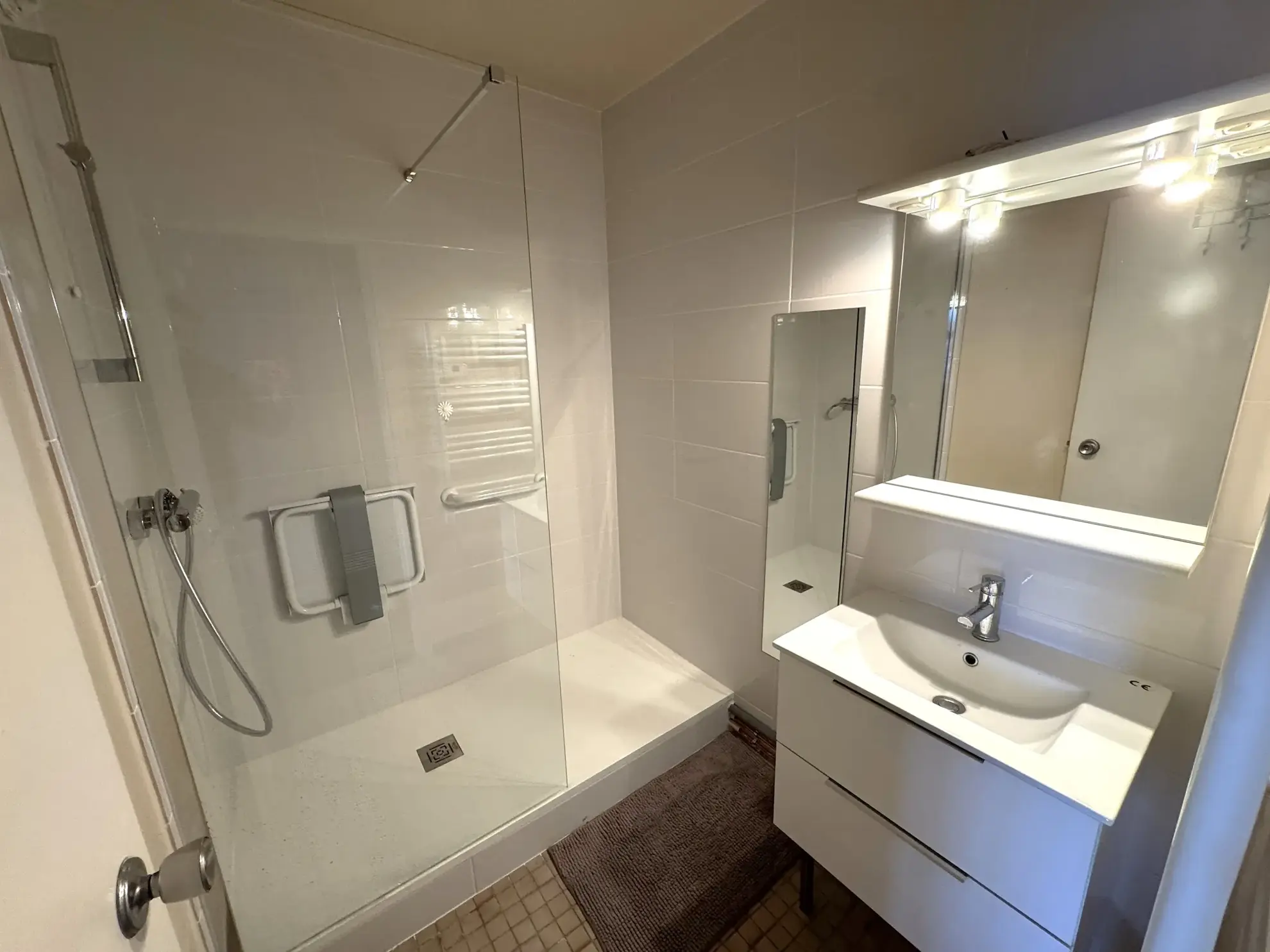 Appartement T1 bis avec balcon, parking privé et vue à Chamalières 