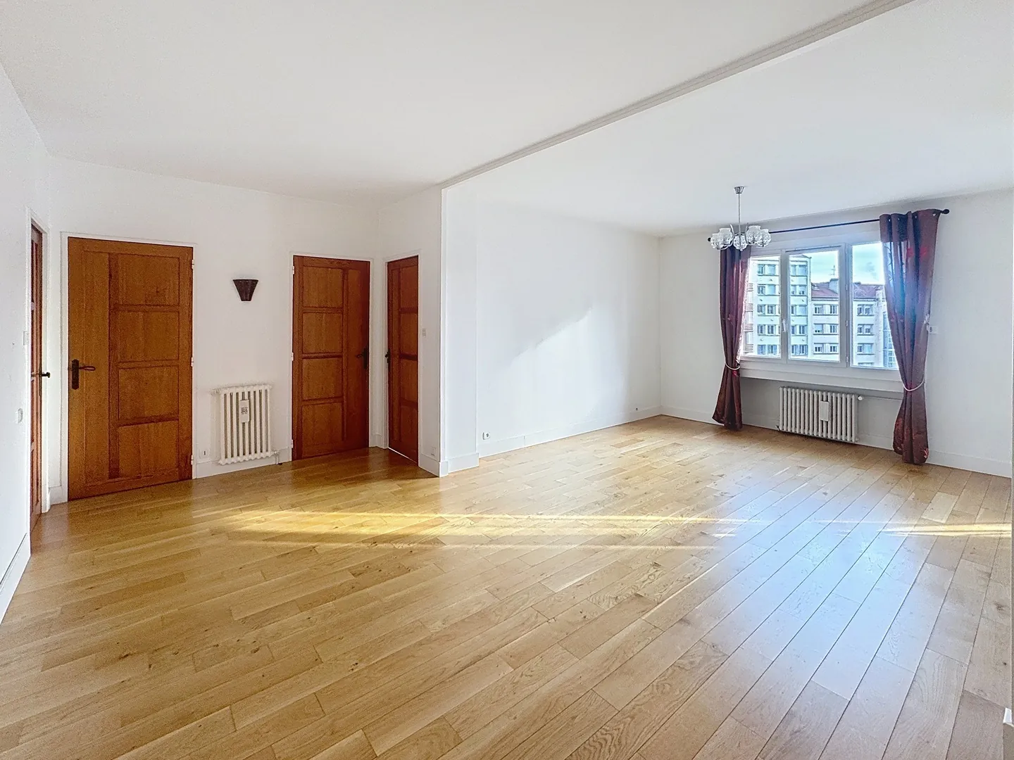 Appartement T4 rénové de 86 m² avec balcon et garage à Saint-Étienne 