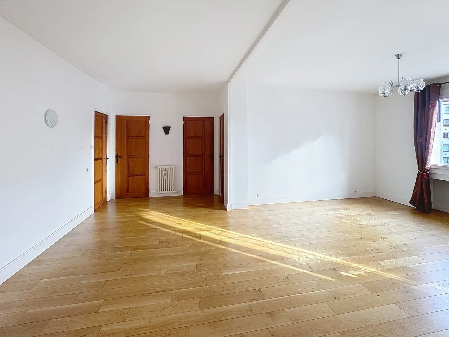 Appartement T4 rénové de 86 m² avec balcon et garage à Saint-Étienne 